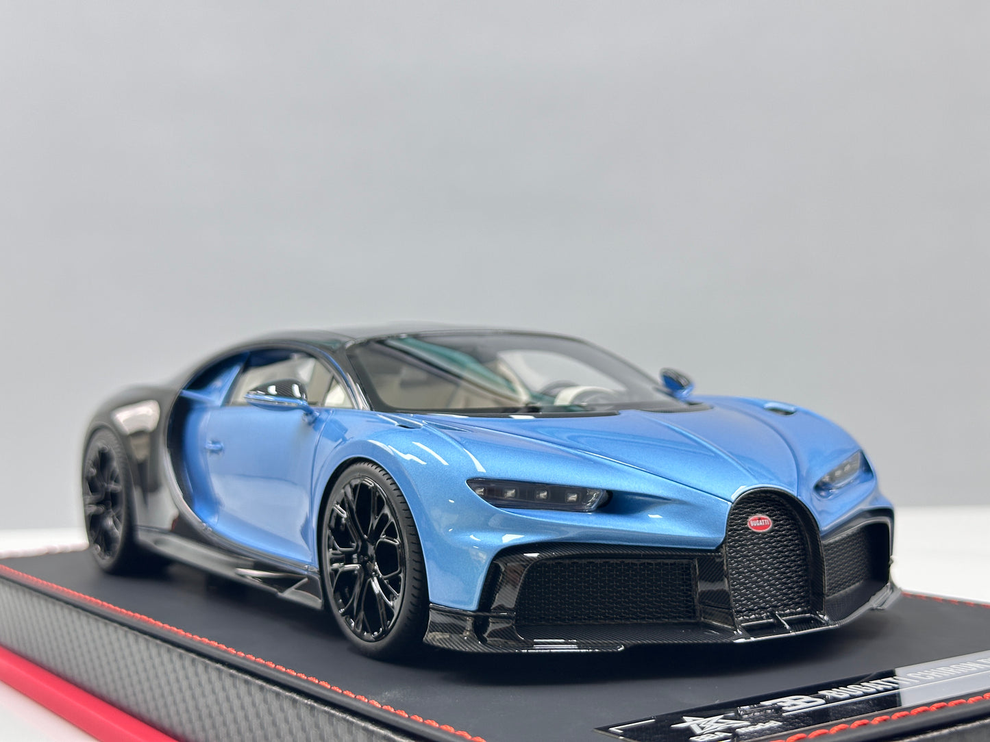 BBA MODEL 1/18 Bugatti Chiron Profilée – Ice Blue (BBA071)