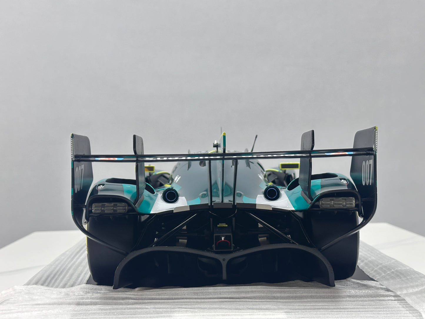 Spark 1/8 Aston Martin VALKYRIE NO.007 Black and Green Livery 08S003
