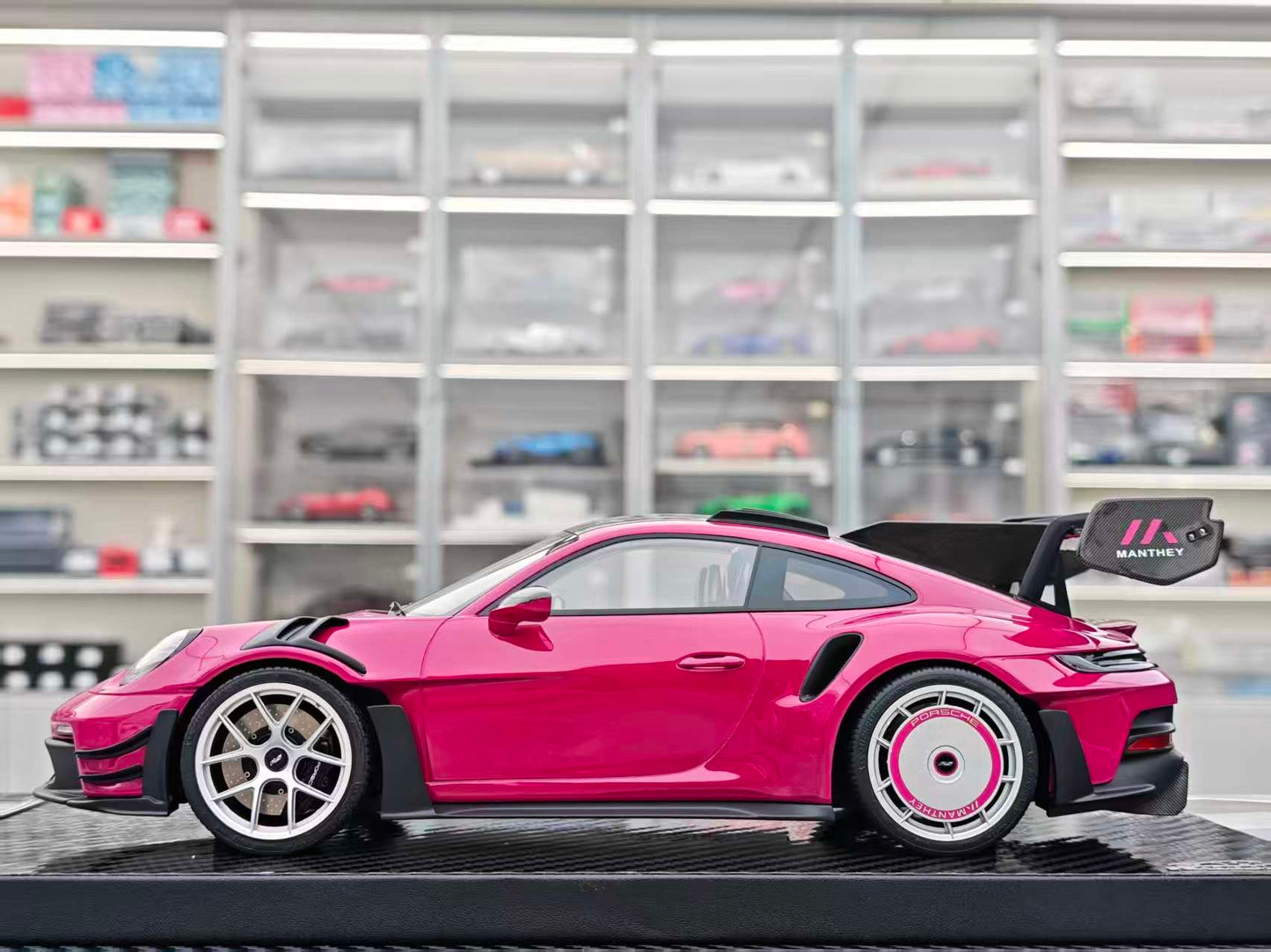 VIP 1/18 Porsche 911 GT3 RS-Manthey Racing, Pink VIP190