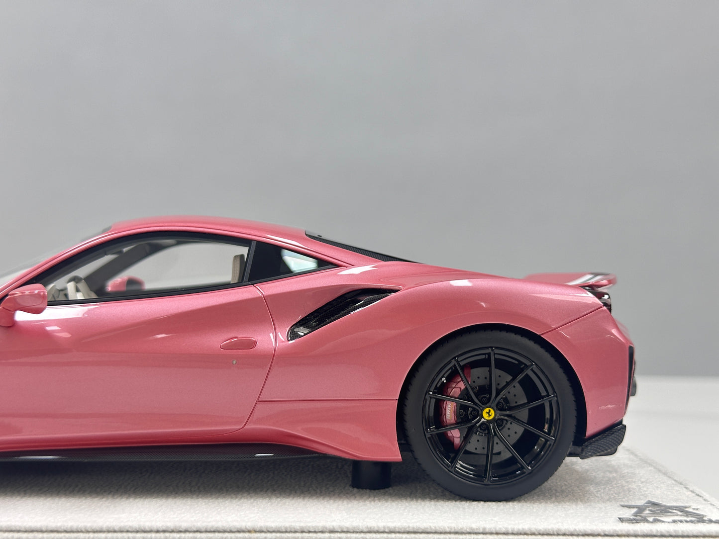 BBA Modelo 1/18 Ferrari 488 Pista Rosa BBA092