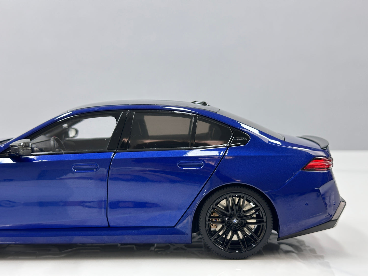 MINICHAMPS 1/18 BMW M5 2024 Metallic Blue 110023802