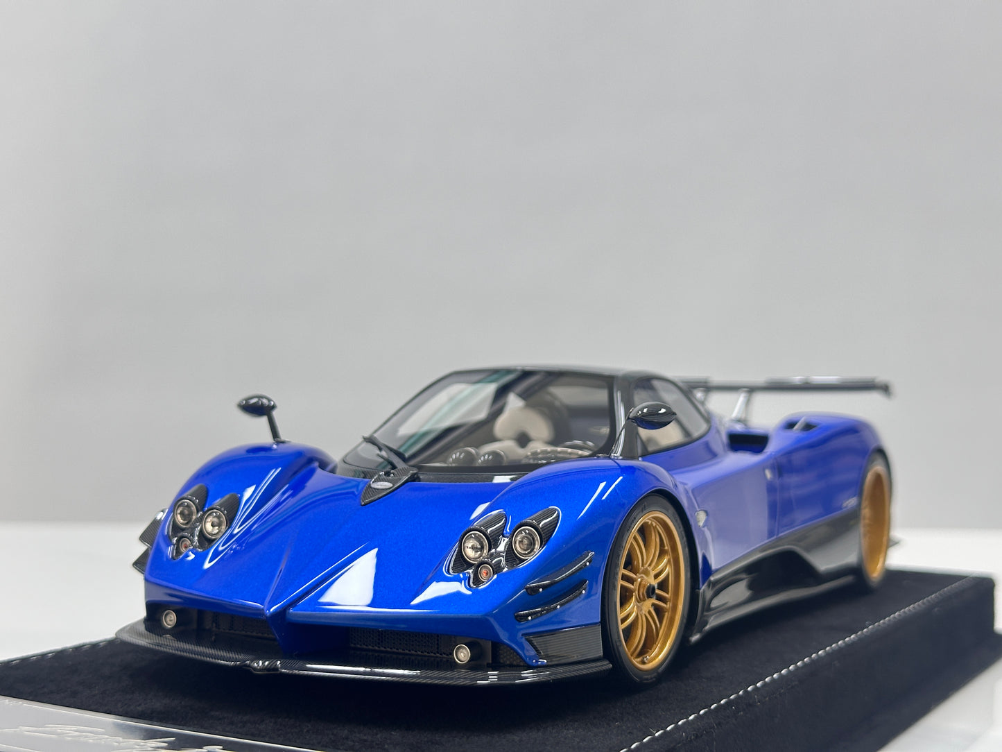 HH Model 1/18 Pagani Zonda F – Dark Blue with Gold Wheels (HH701)