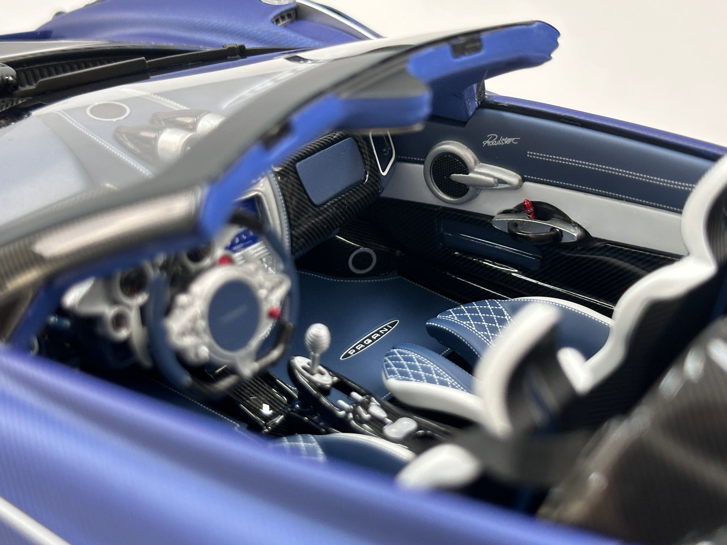 HH Model 1/18 Pagani Huayra Matte Blue & Carbon Black HH663