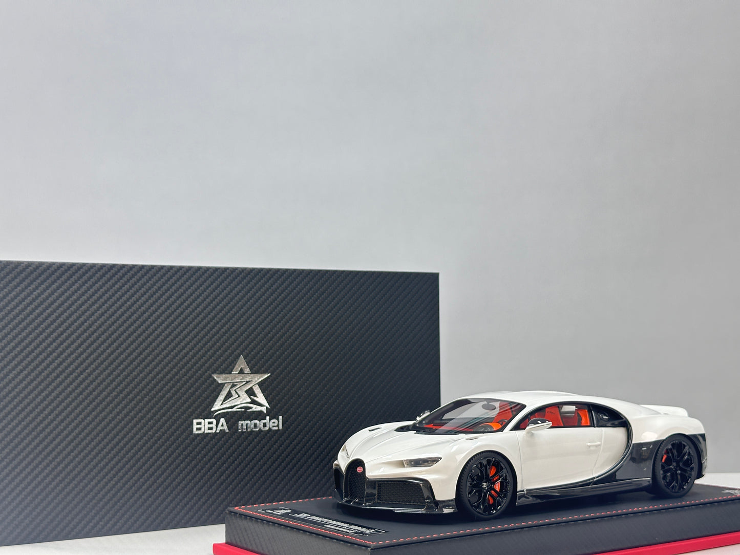 BBA MODEL 1/18 Bugatti Chiron Profiler Black and White Panda BBA072