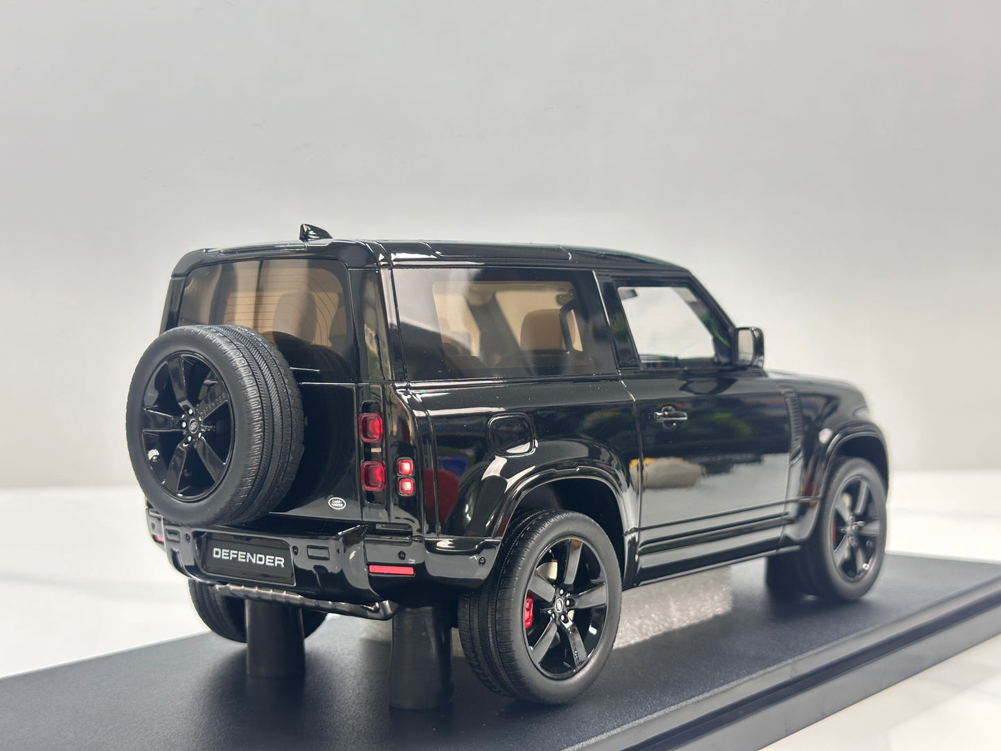 GT Spirit 1/18 Land Rover Defender 90 Black GT992
