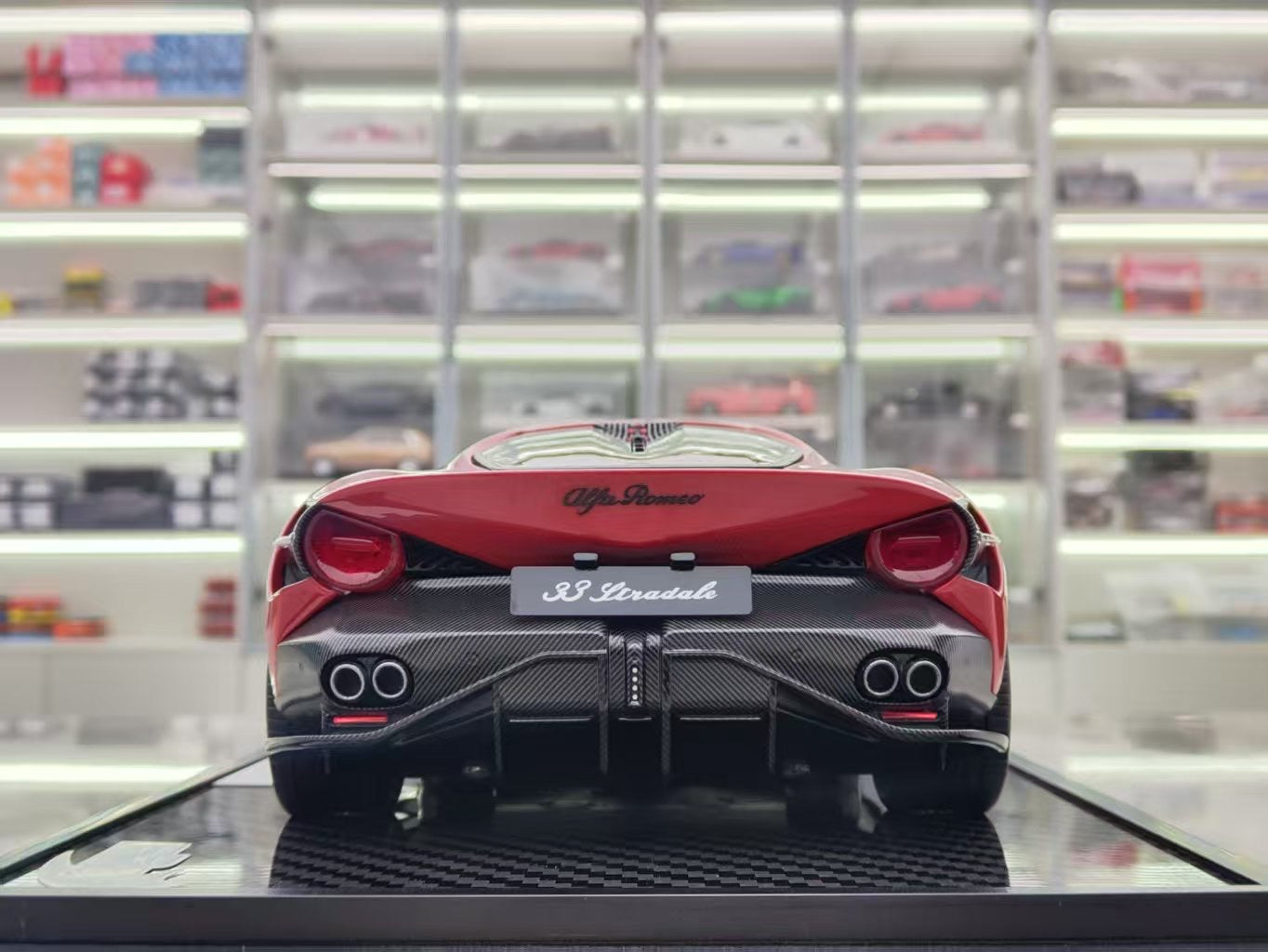 BBR 1/18 Alfa Romeo 33 Stradale Carbon Base Red Black Wheels Car Model P18264BCH