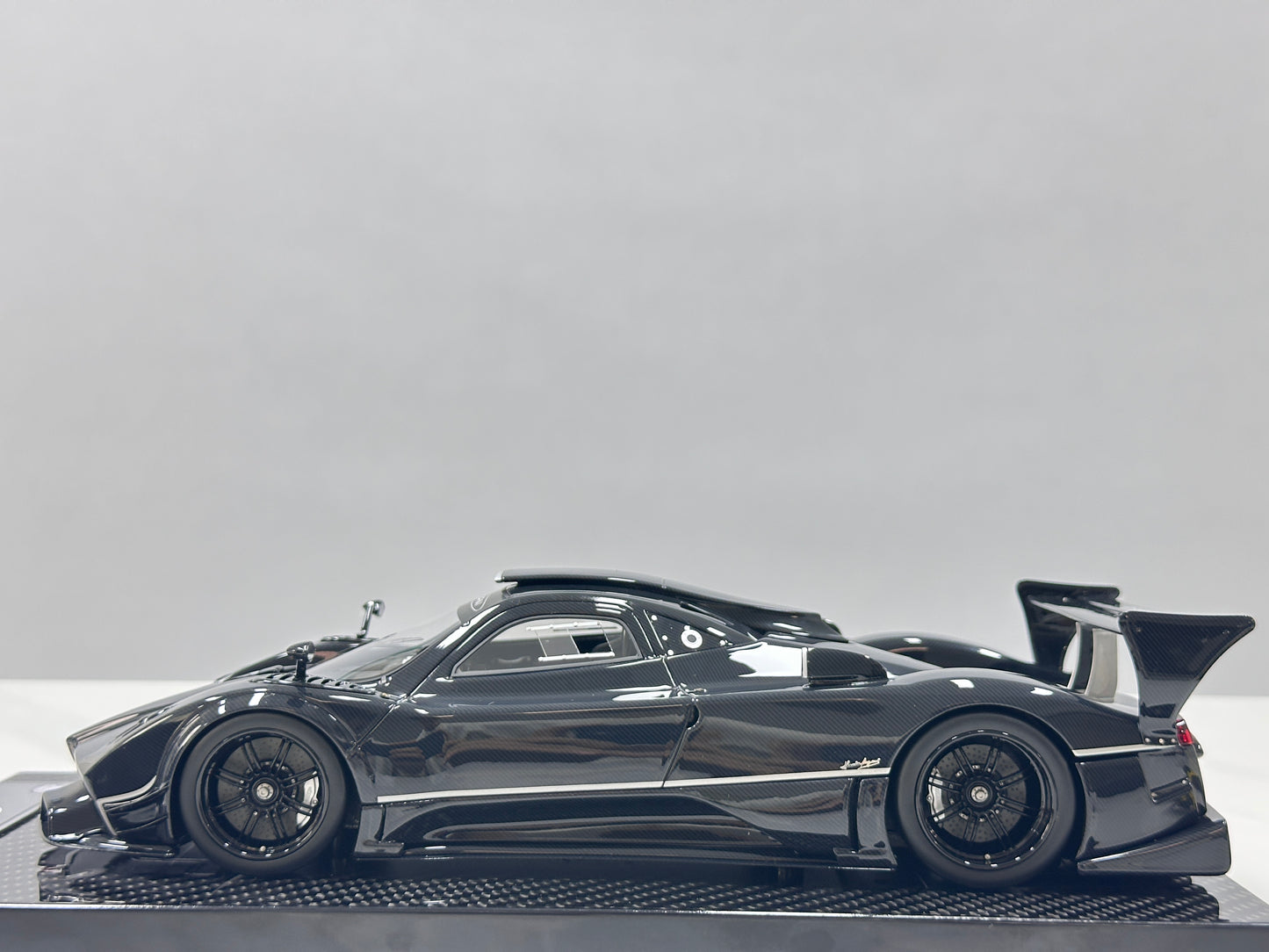KASH MODEL 1/18 Pagani Zonda R Gloss Carbon Black KPZR002
