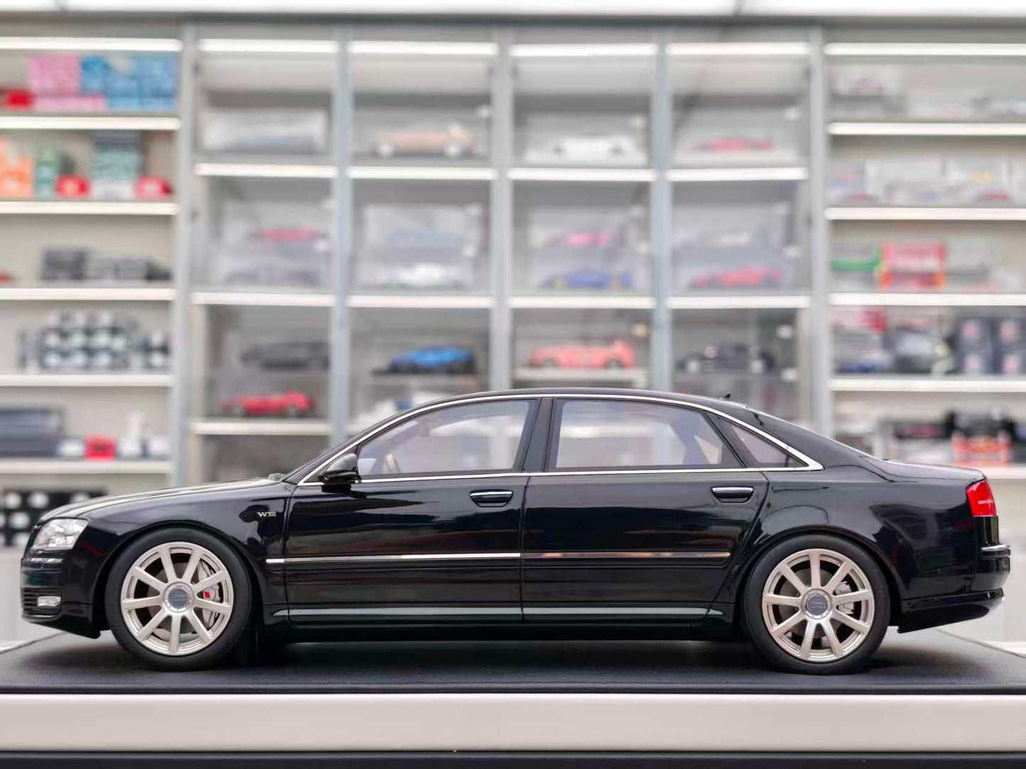 MOTORHELIX  1/18 Audi A8 W12 Glossy Black MH334