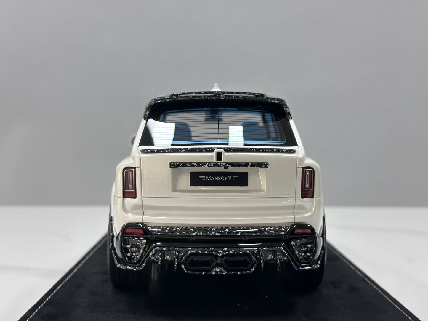 HH MODEL 1/18 Rolls-Royce Cullinan Series II MANSORY Pearl White HH698