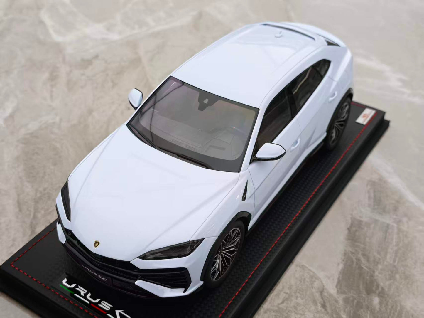 MR 1/18 Lamborghini Urus SE Sapphire White LAMBO061B