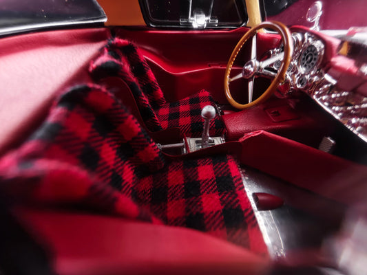 V8 MODEL 1/18 Mercedes-Benz 300SLR Resin Car Model with opening hood and detailed engine.