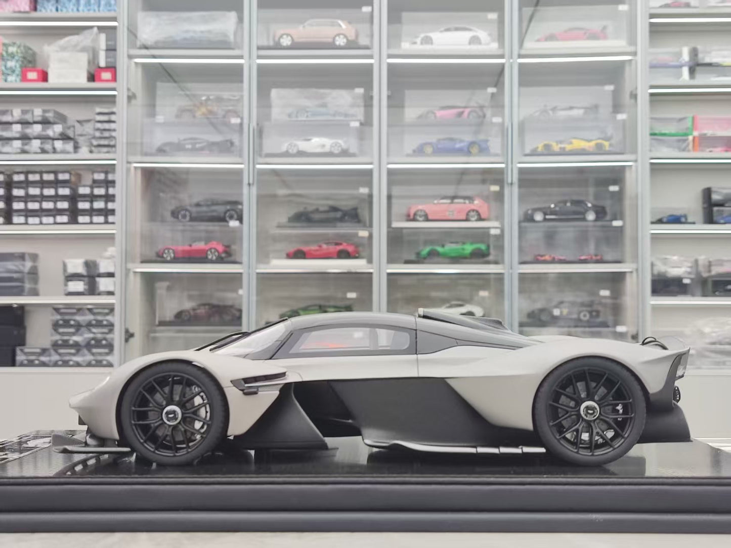 FRONTIART 1/18 Aston Martin Valkyrie Silver FA182