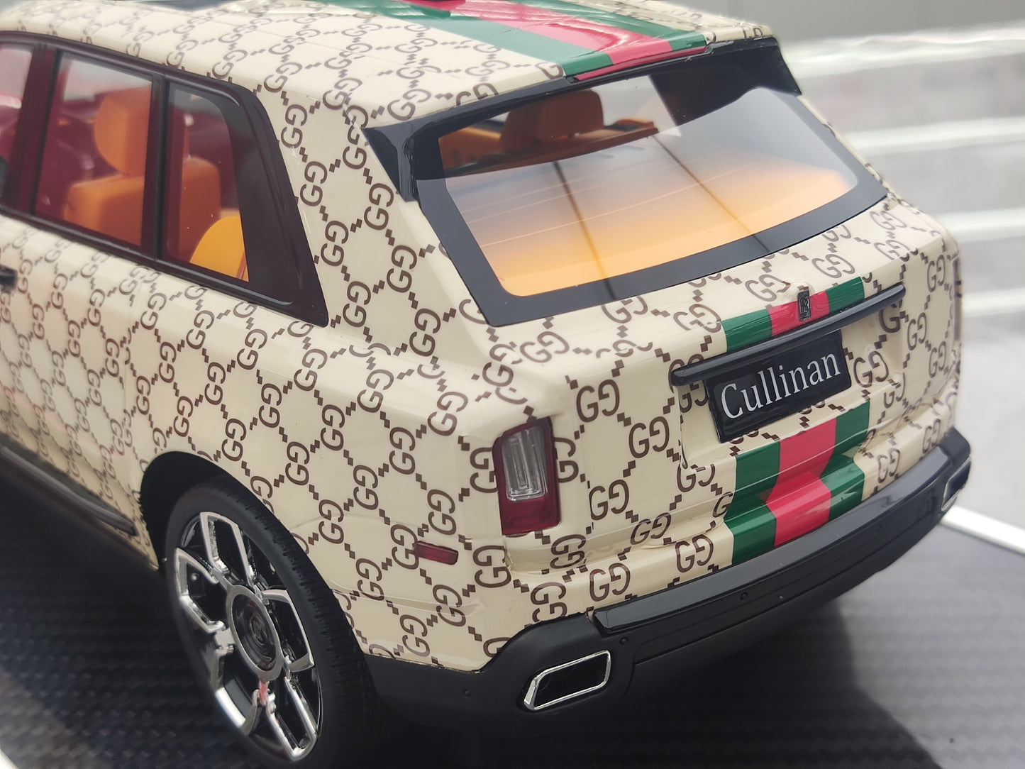 YY Model 1/18 Rolls-Royce Cullinan Resin Car Model JS-YY001