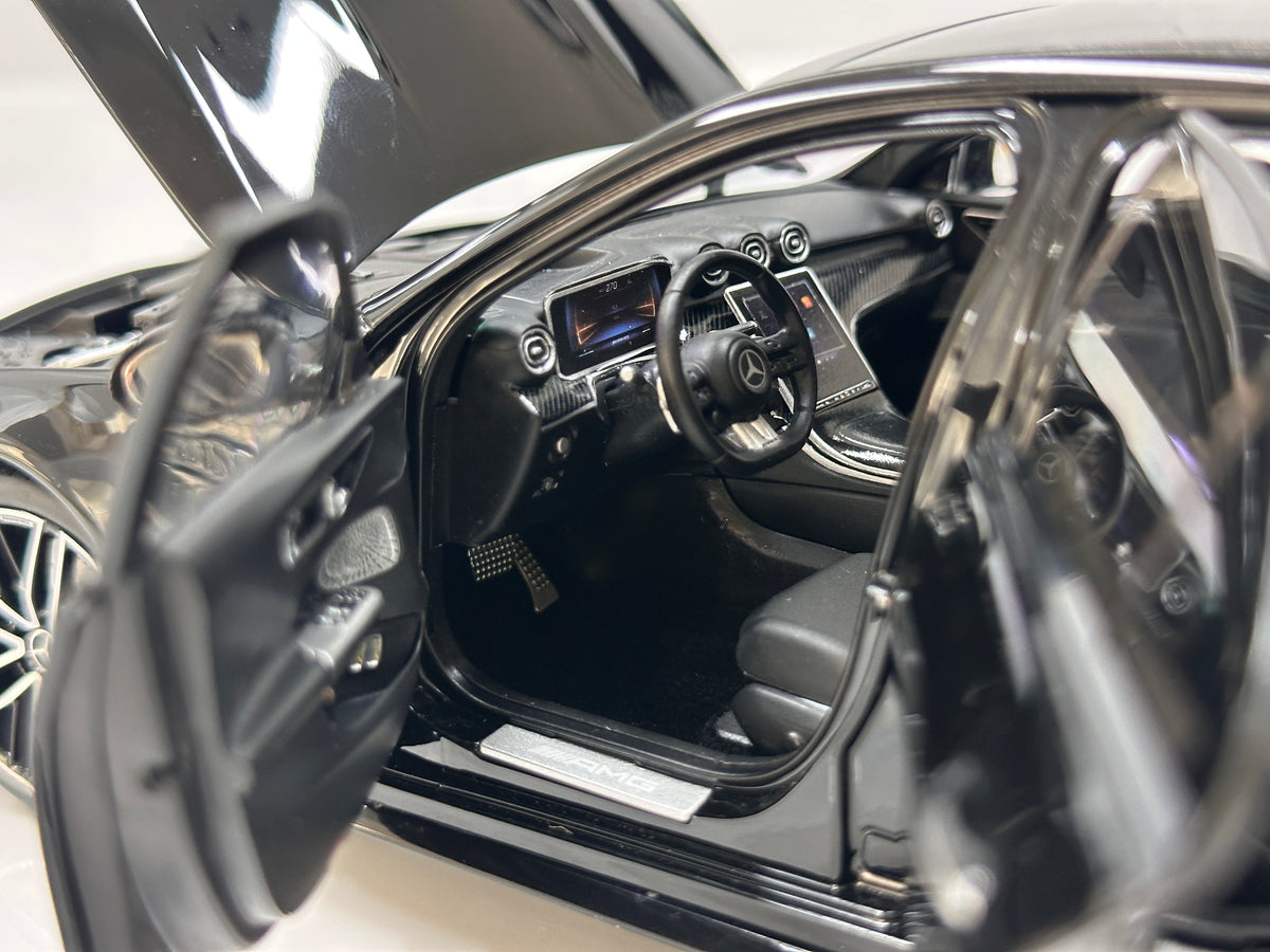 NZG 1/18 Mercedes-AMG C63 S E-Performance Gloss Black (111200050)
