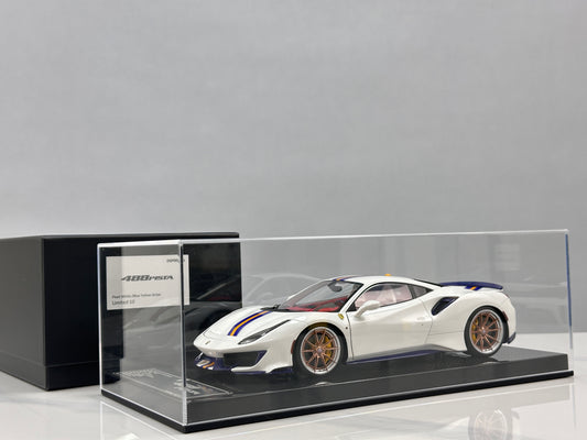 DM Pro 1:18 Ferrari 488 pista  – Black Base, Style E – White – Full-Opening Resin Model (DGP005B)