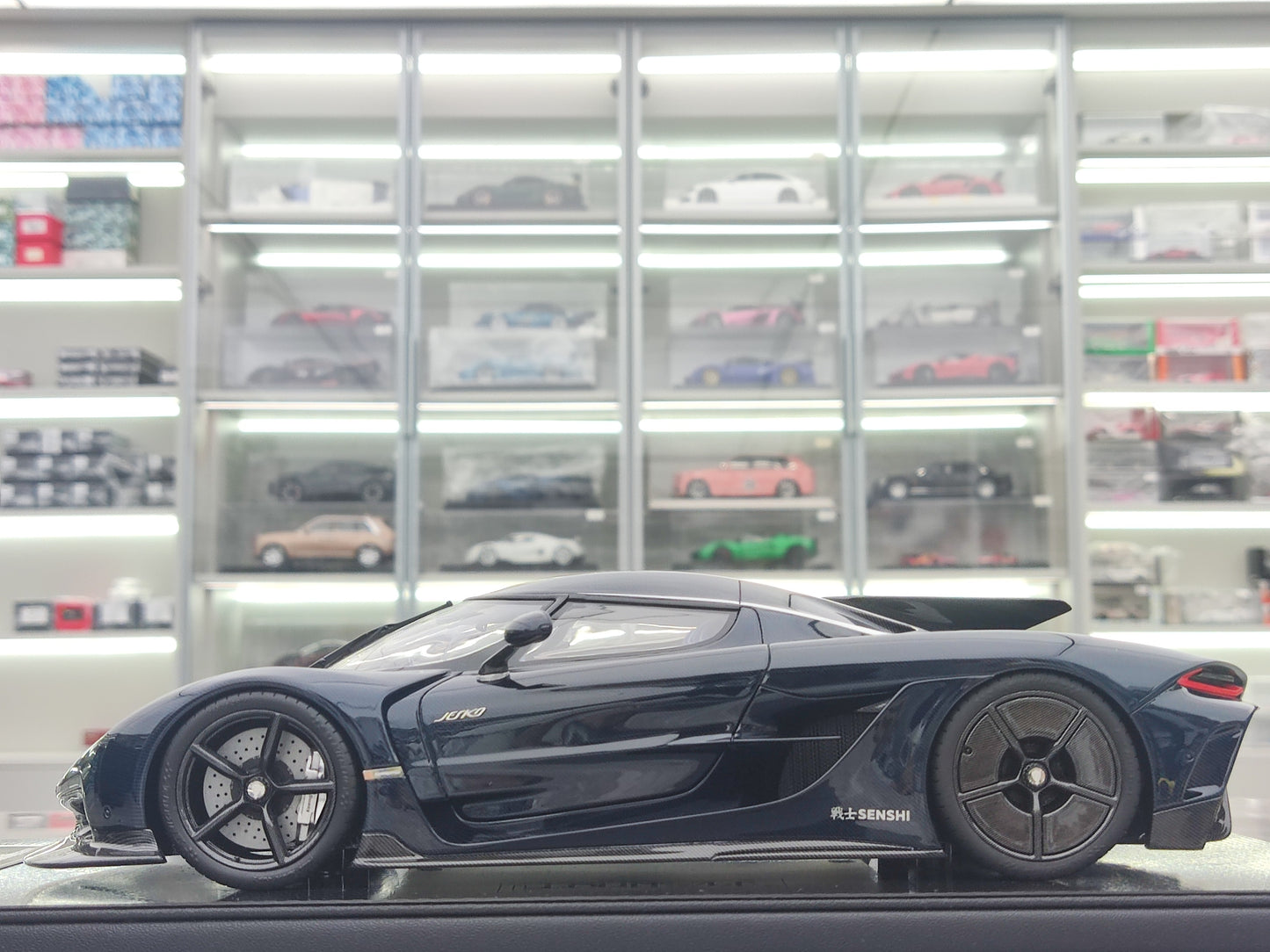 FRONTIART 1/18 Koenigsegg Jesko Absolut 7273 Blue Carbon FA176
