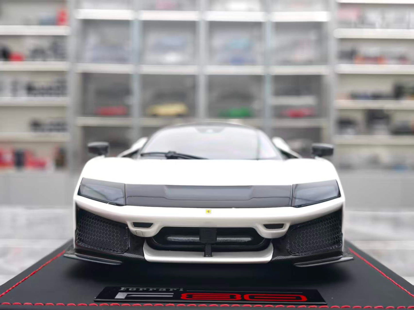 MR 1/18 Ferrari F80 Italian White FE045C