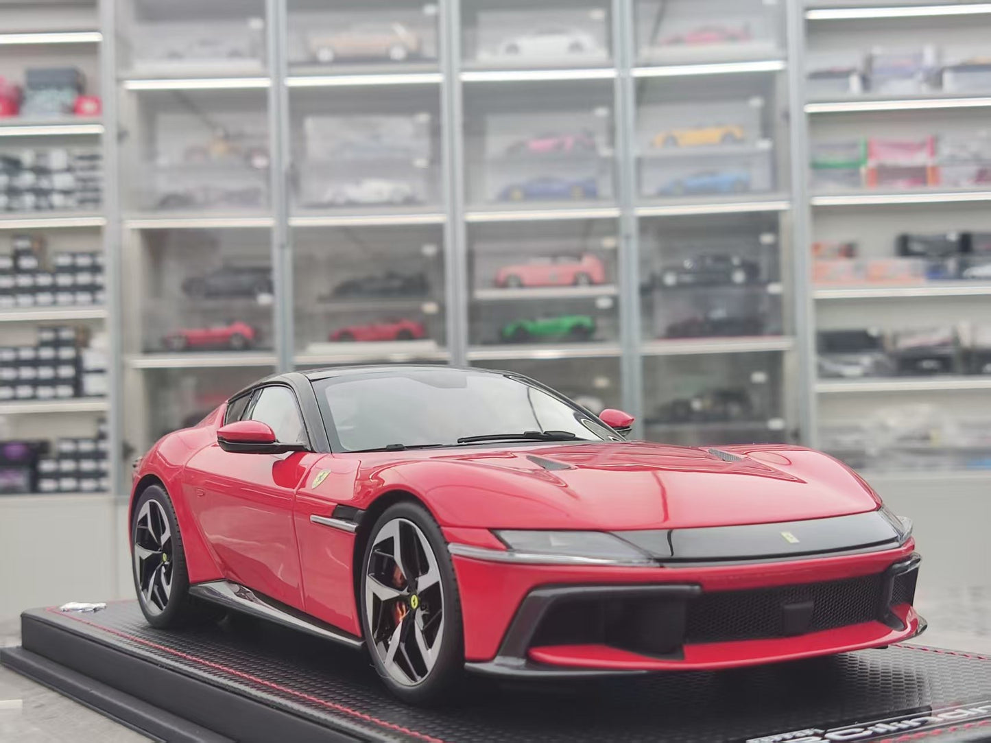 MR 1/18 Ferrari 12 Cilindri Standard Red FE043C