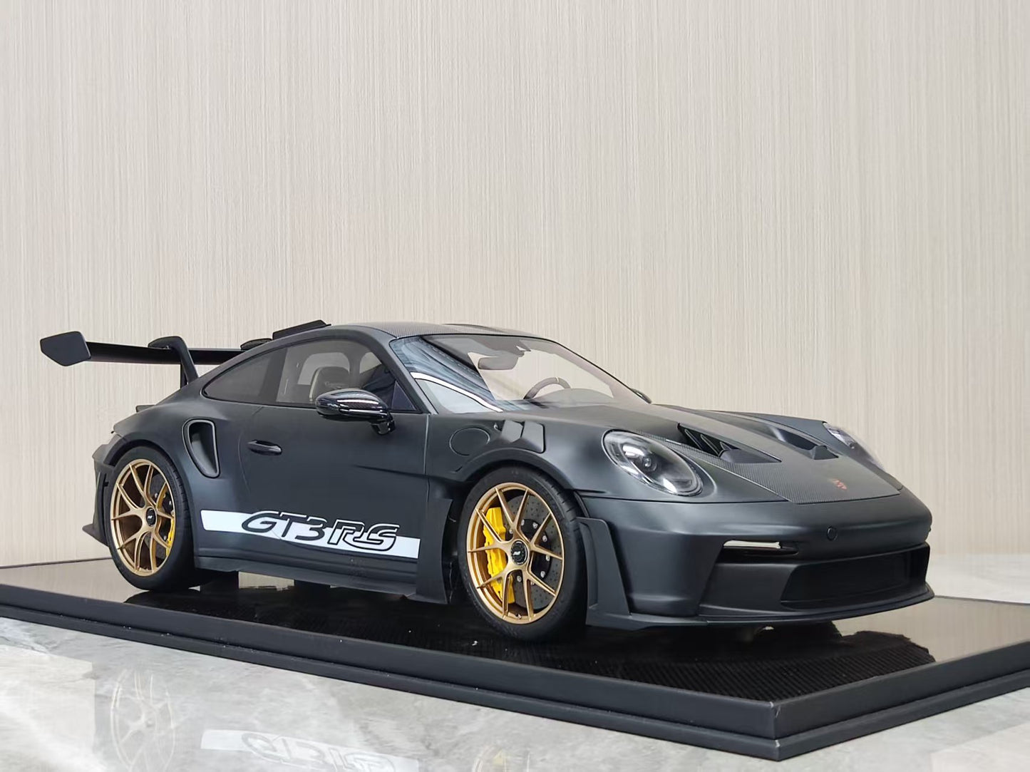 DINOMODEL 1/8 Porsche 992 GT3 RS – Matte Black (PR028P)