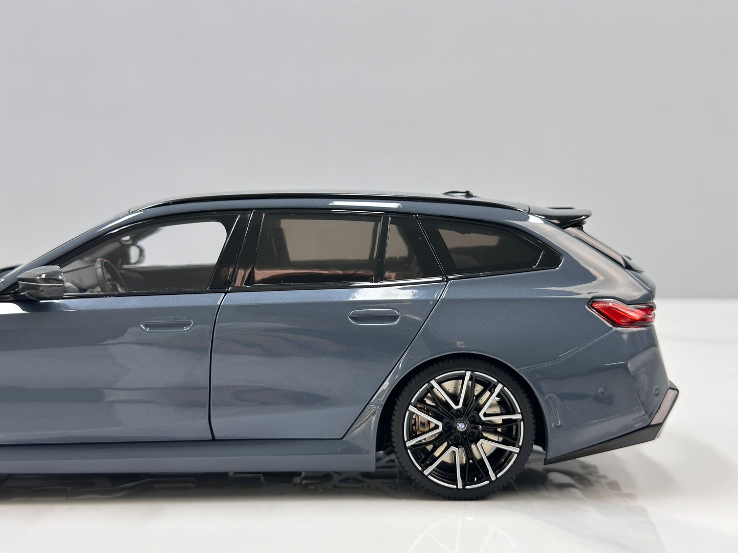 MINICHAMPS 1/18 BMW M5 Touring (2024) – Metallic Grey (110023901)