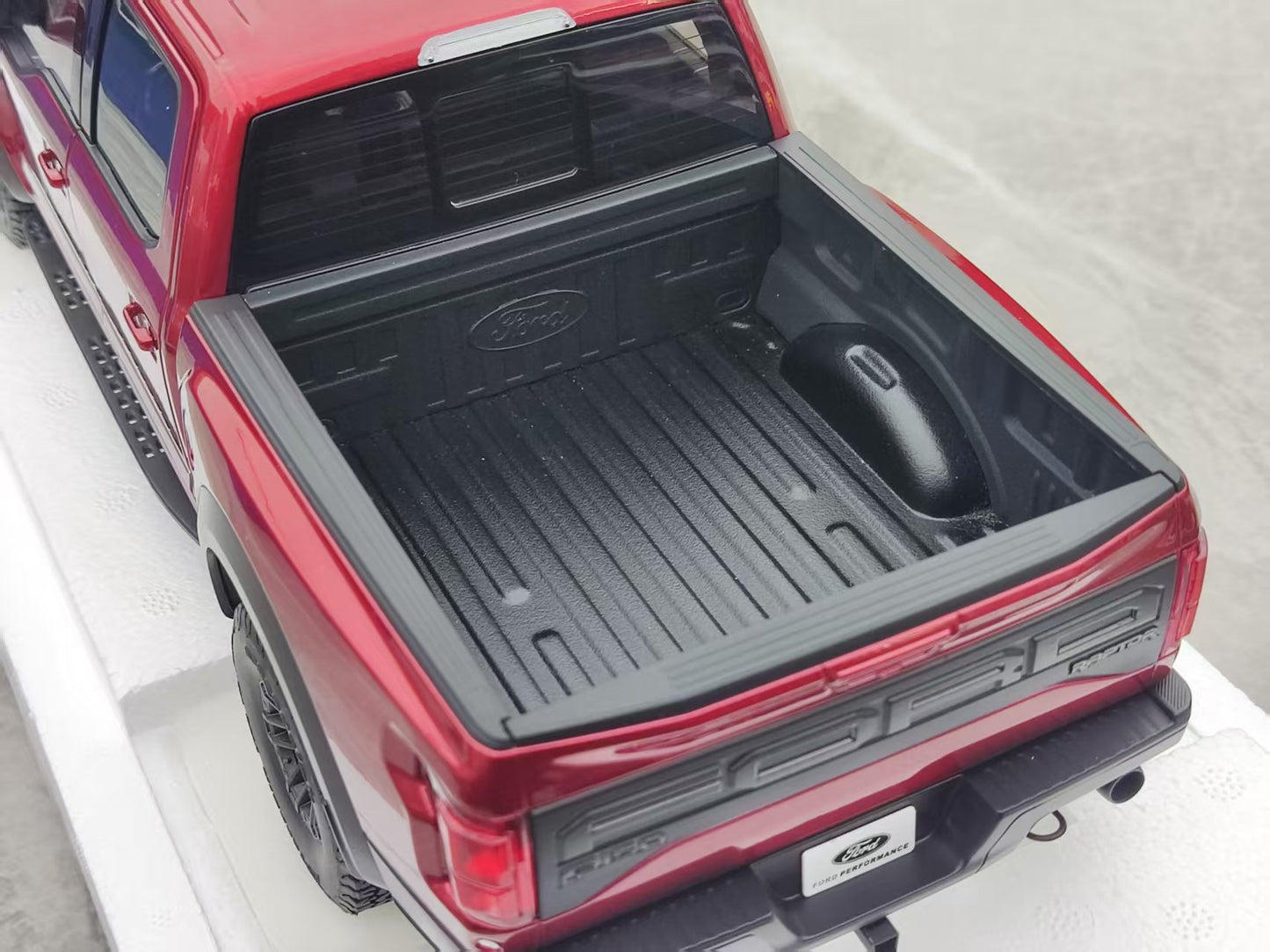 AUTO Art 1/18 Ford F-150 RAPTOR SUPERCREW 2019 Red 72948