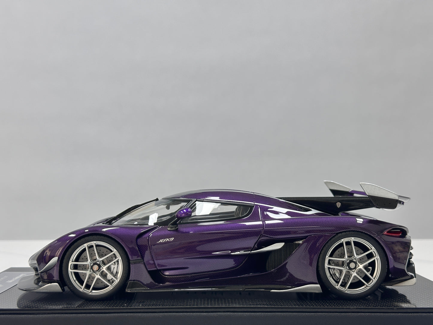 FRONTIART 1/18 Koenigsegg Jesko Carbon Purple FA199