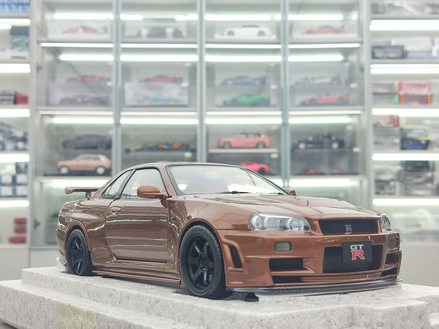 MOTORHELIX 1/18 Nissan Skyline GT-R (R34) CUSTOMIZED VERSION Metal Bronze MH319