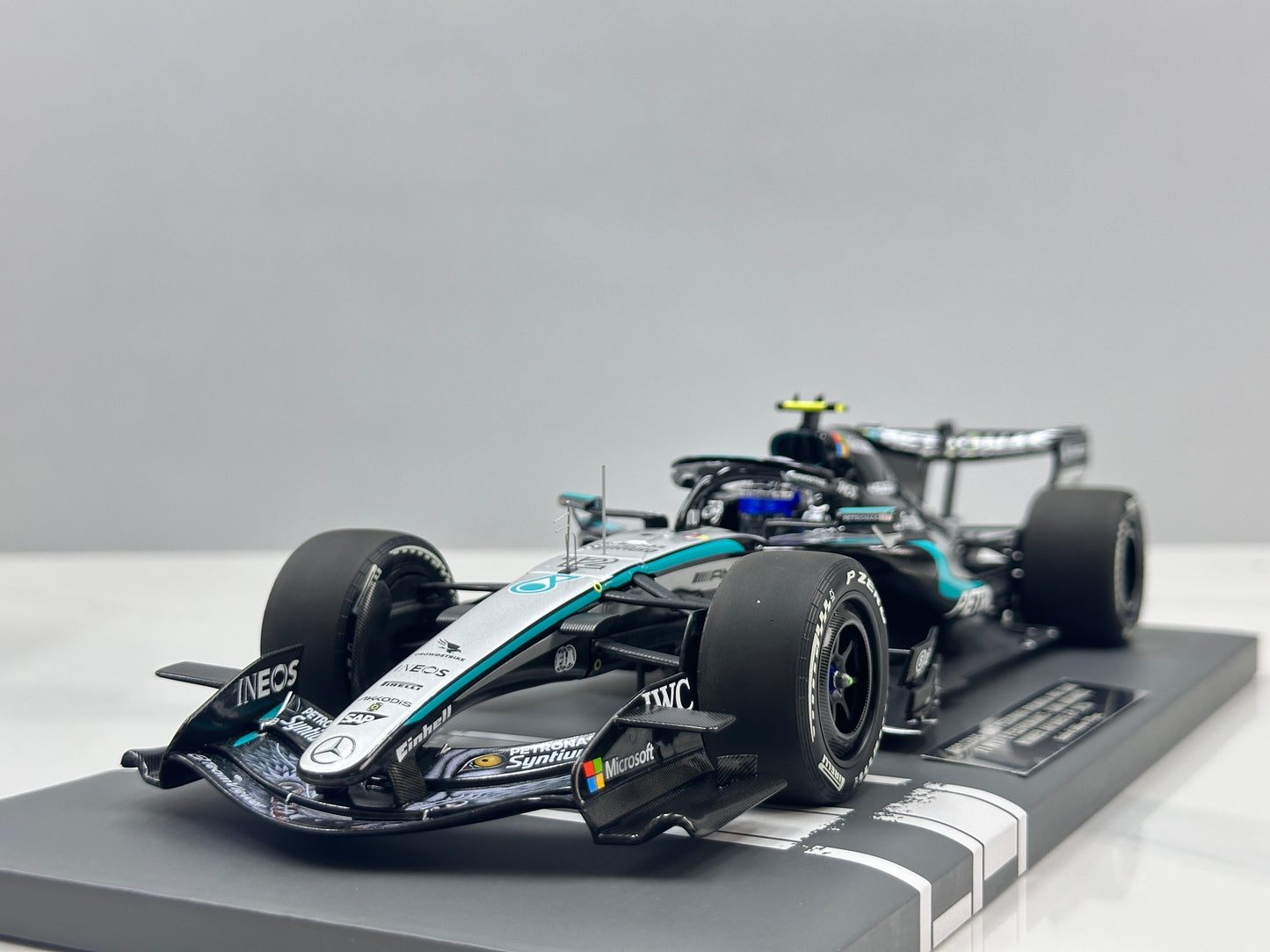 MINICHAMPS 1/18 Mercedes-AMG PETRONAS F1 Team W17 (K. Antonelli – 2026 Japanese Grand Prix Winner) – Silver Livery (117260312)