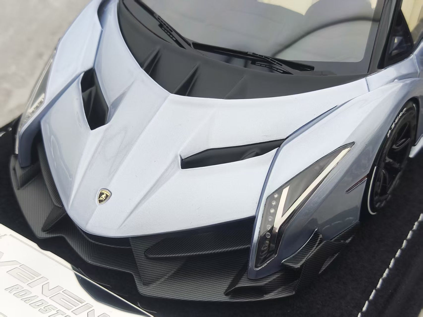 HH Model 1/18 Lamborghini Veneno Roadster, Silver Blue, HH561