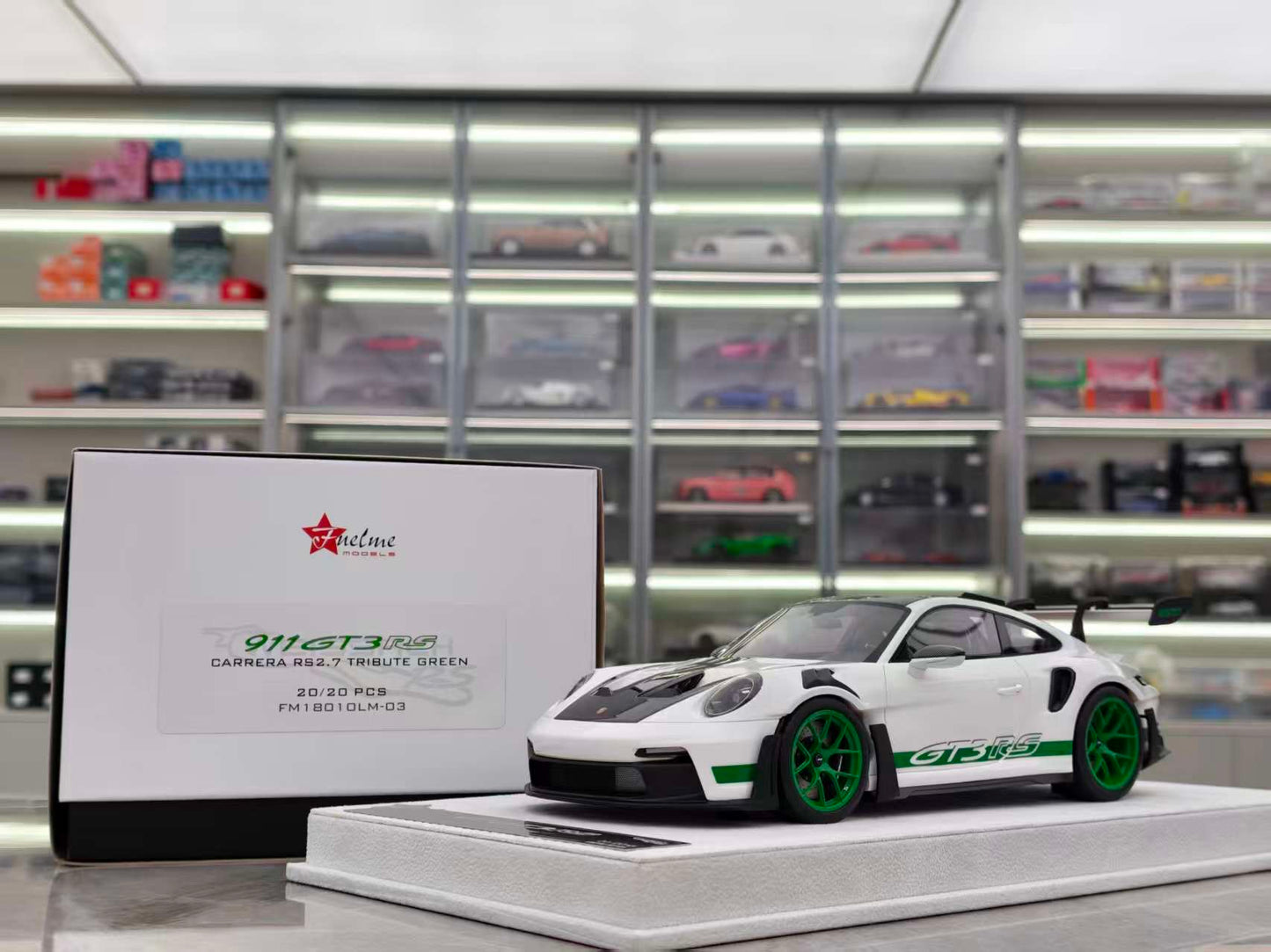 FuelMe 1/18 Porsche 992 GT3RS Carrera Green FM18010LM-03