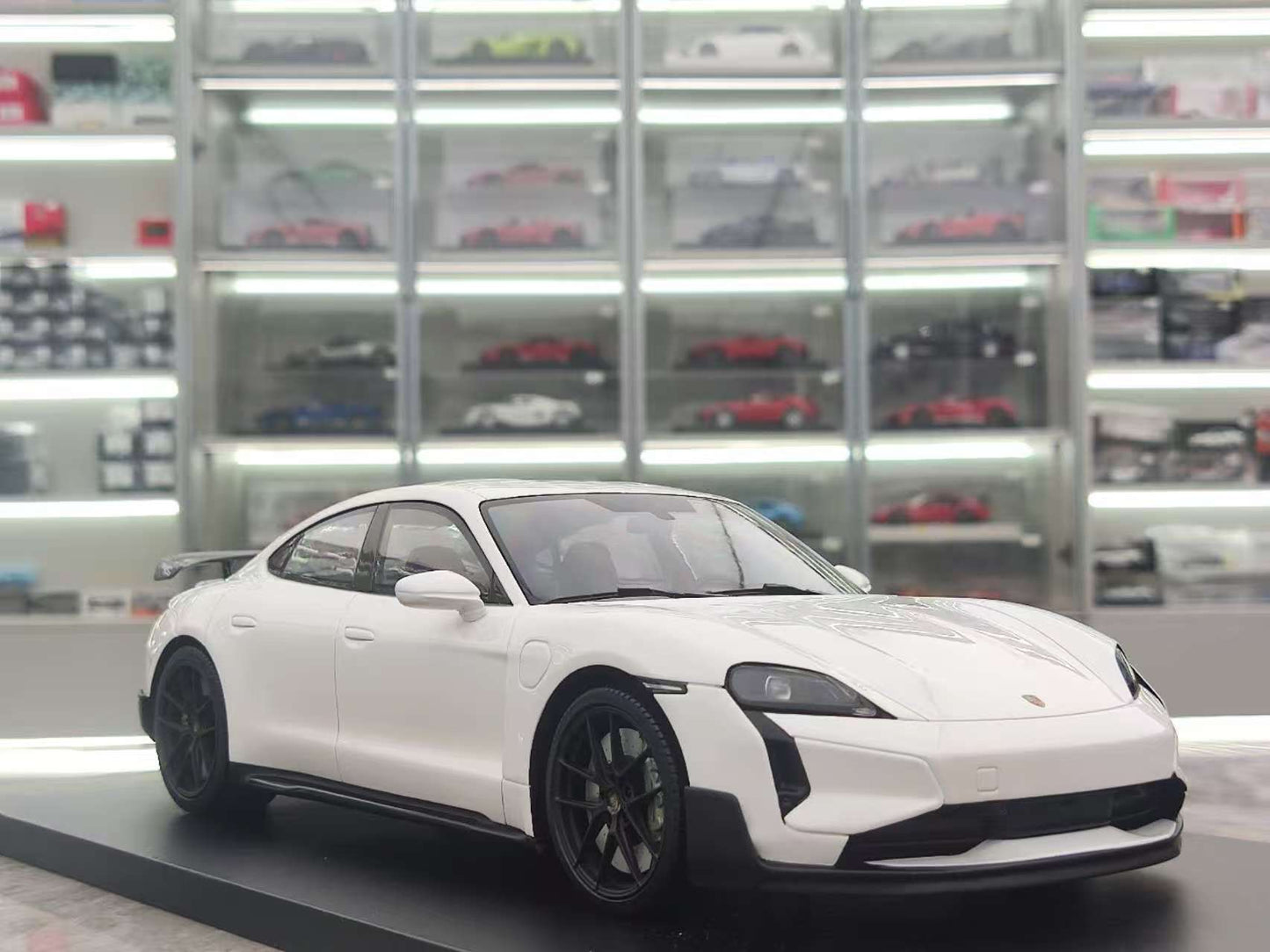 MINICHAMPS 1/18 Porsche TAYCAN TURBO GT - 2024 White Alloy Car Model 117069404