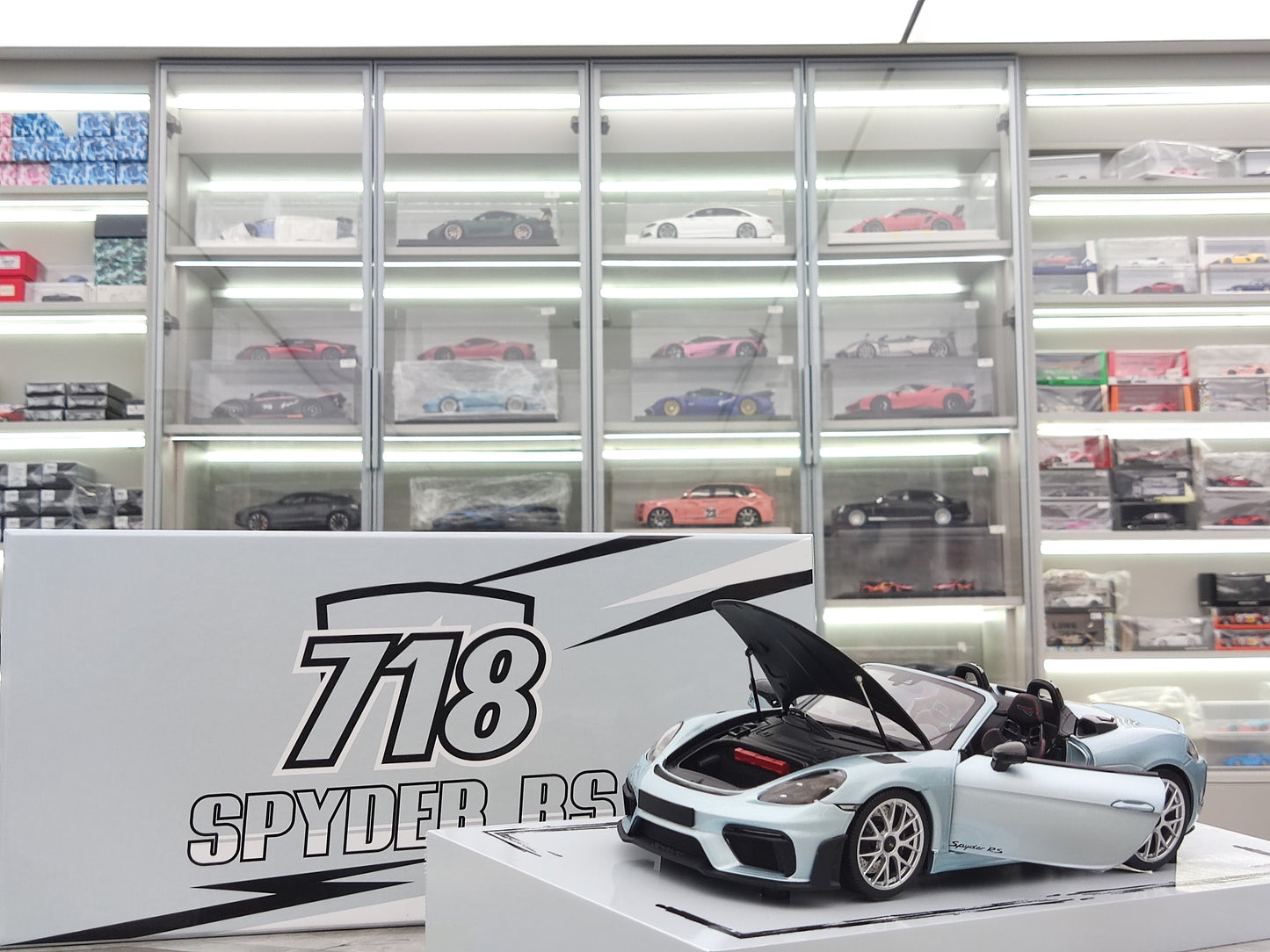 MINICHAMPS 1/18 Porsche 718 SPYDER RS 2024 Glacier Silver Alloy Model 113063133