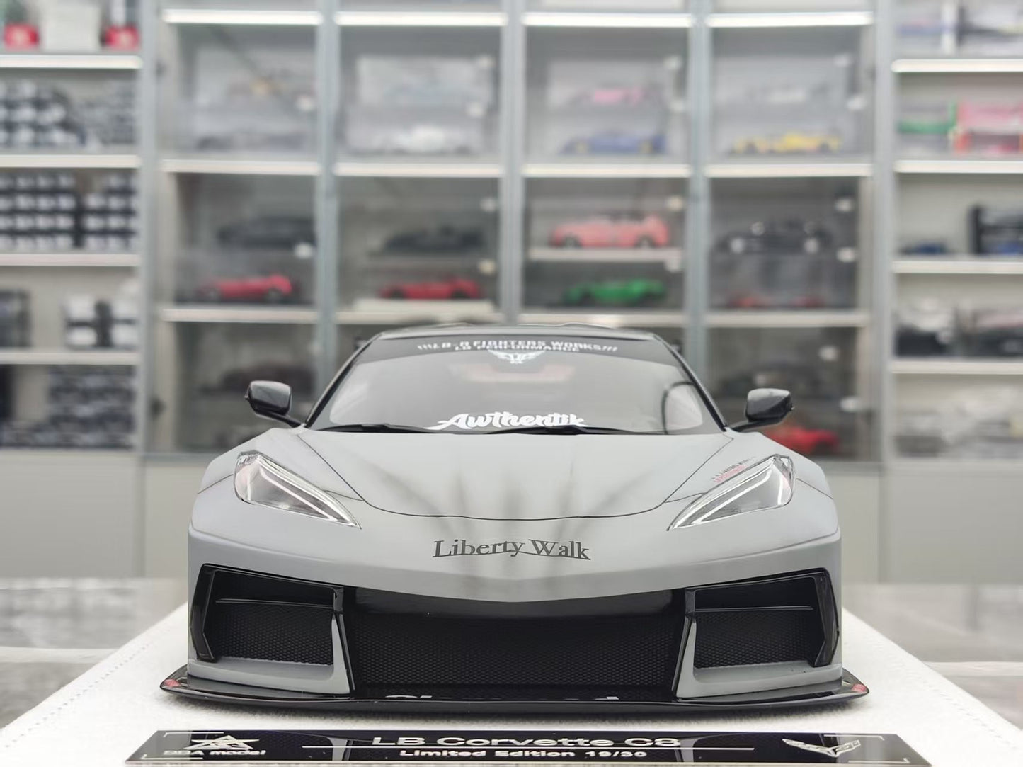 BBA MODEL 1/18 Corvette C8 LB Widebody Modified, Battle Gray Weathered Version BBA034