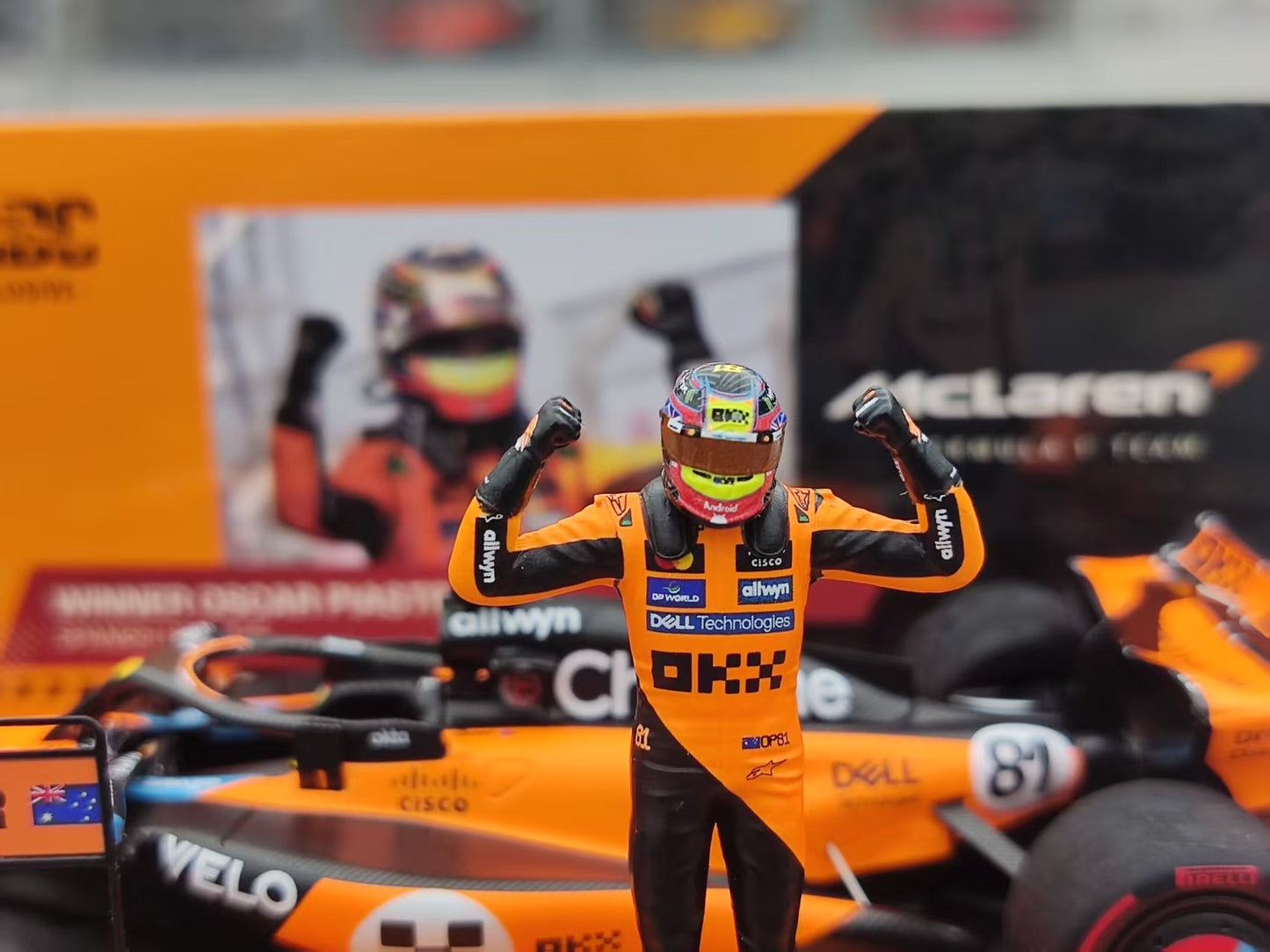 MINICHAMPS 1/43 McLaren F1 Team MCL39 - Winner Spanish GP 2025 with driver figure and scoring board, Orange 533255181