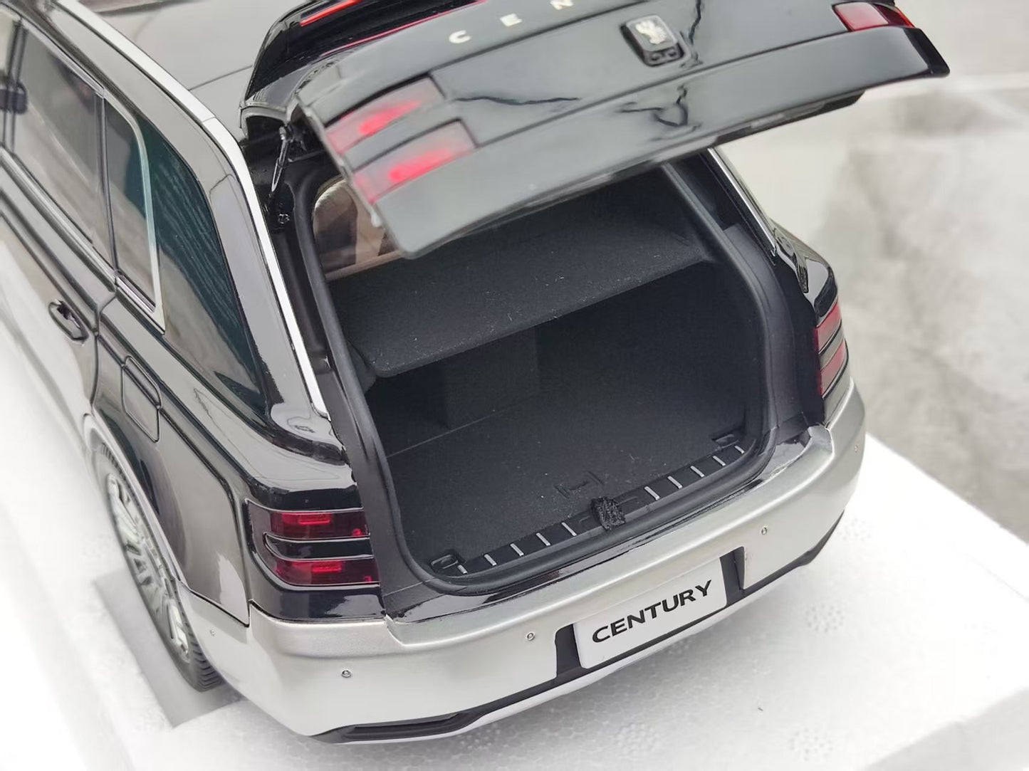 Almost Real 1/18 Toyota World Champion 2023 Phoenix Black & Silver Two-Tone Model 870220
