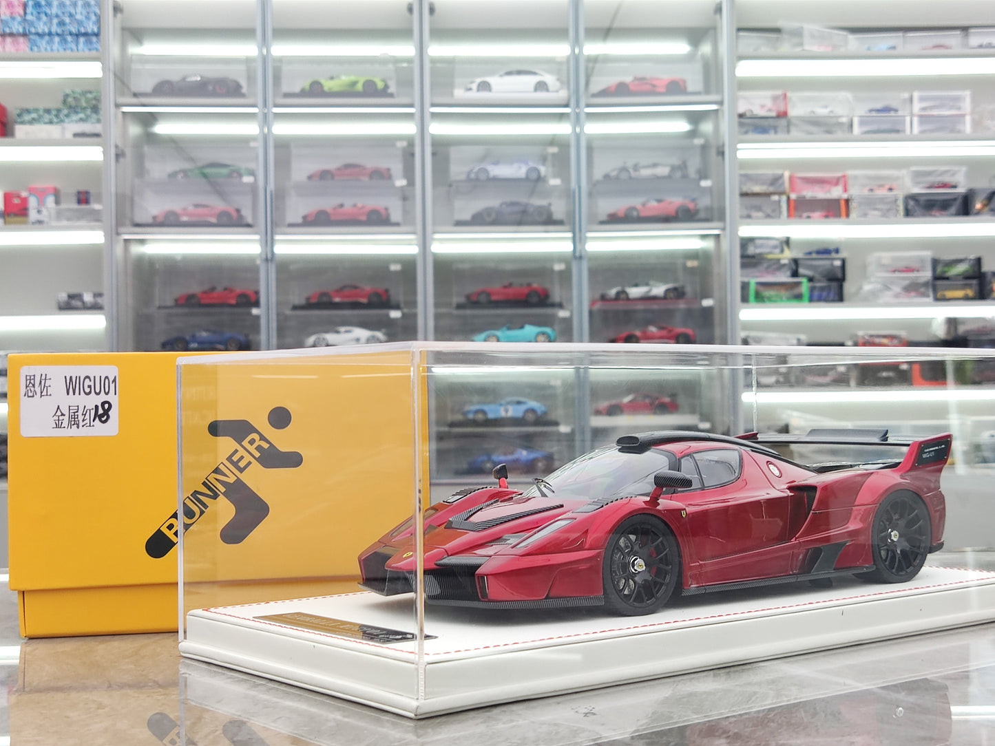 RUNNER 1/18 Ferrari Enzo MIG-UI Simulation Model Car Ornaments