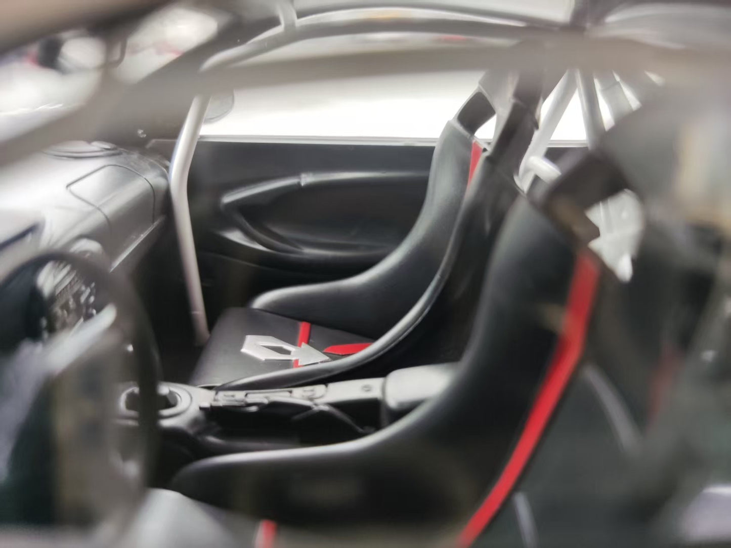 MINICHAMPS 1/18 Porsche 911 GT3 RS - 2002 White with Blue Stripes 155062021