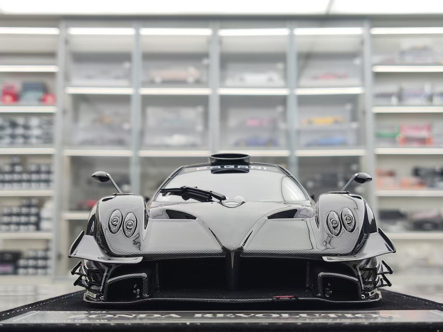 HH Model 1/18 Pagani Zonda R & Evolution Specials Black Carbon HH456