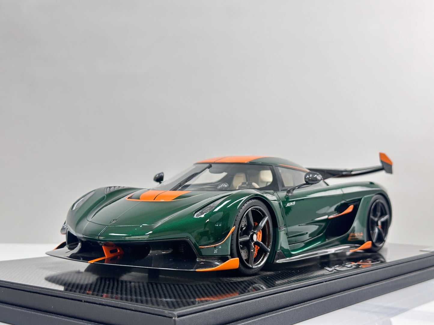 FRONTIART 1/12 Koenigsegg Jesko Carbon Emerald Green (FA190)