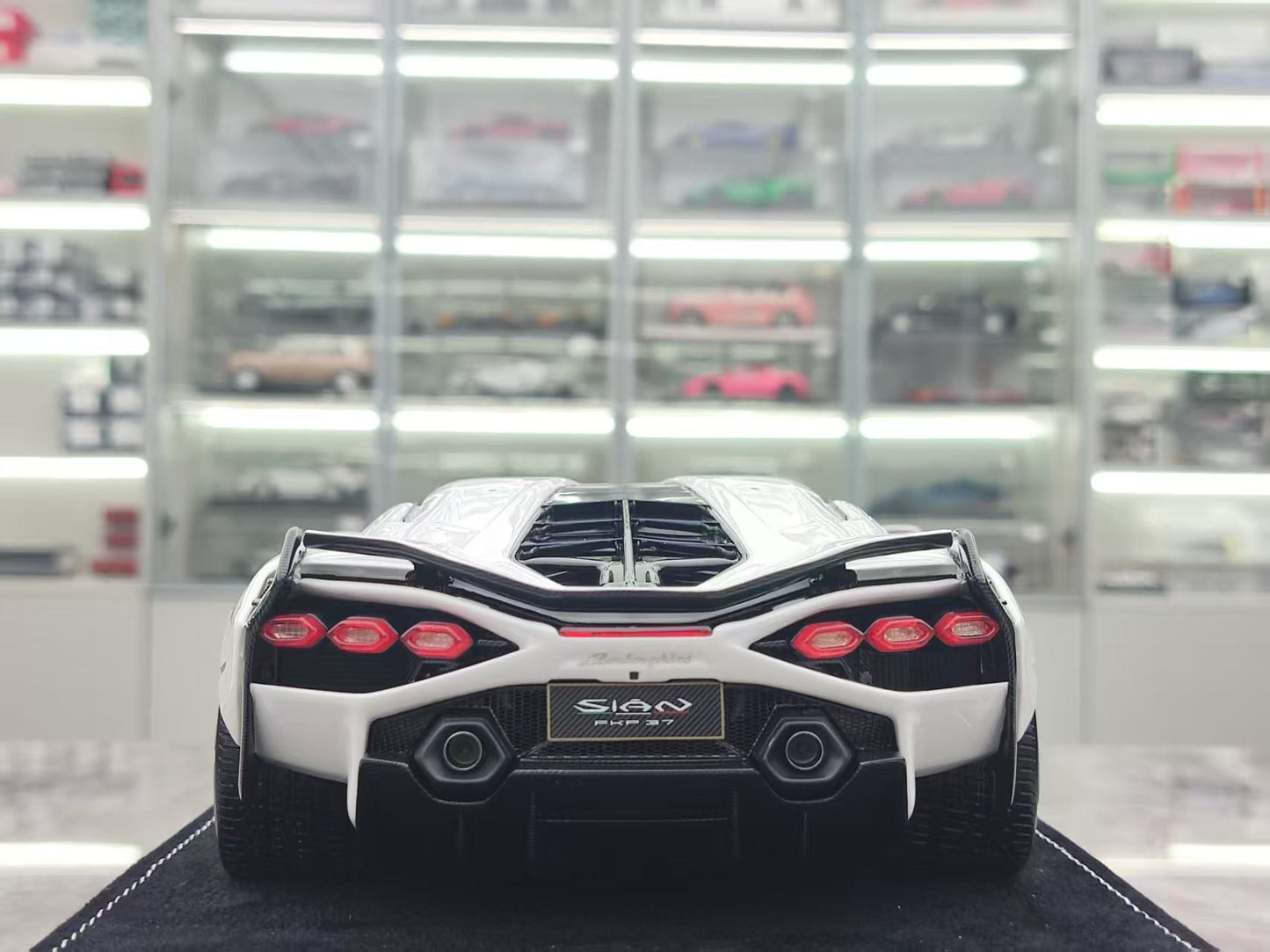HH Model 1/18 Lamborghini Sian FKP 37 Pearl White HH497