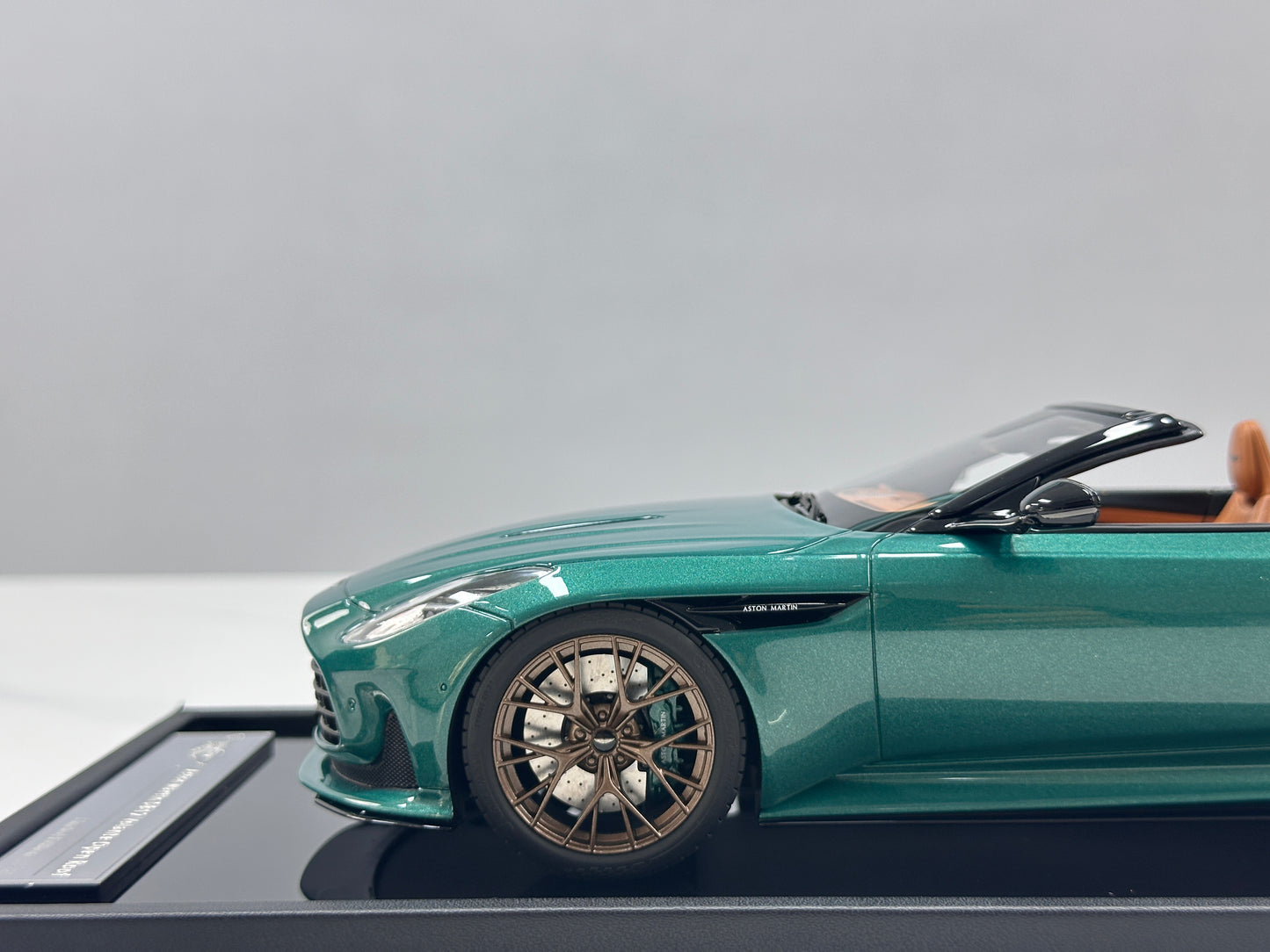 Xiaoguang Model & MotorHelix 1/18 Aston Martin DB12 Volante Convertible – Green (MH385)
