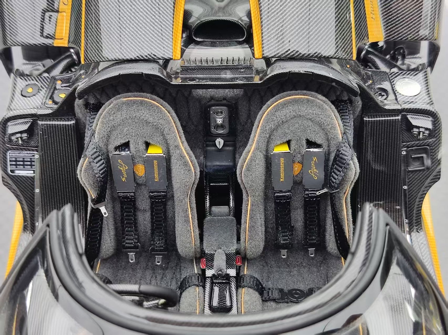 FRONTIART 1/18 Koenigsegg Agera S Hundra 7100 Carbon Gold Resin Full Opening FA187