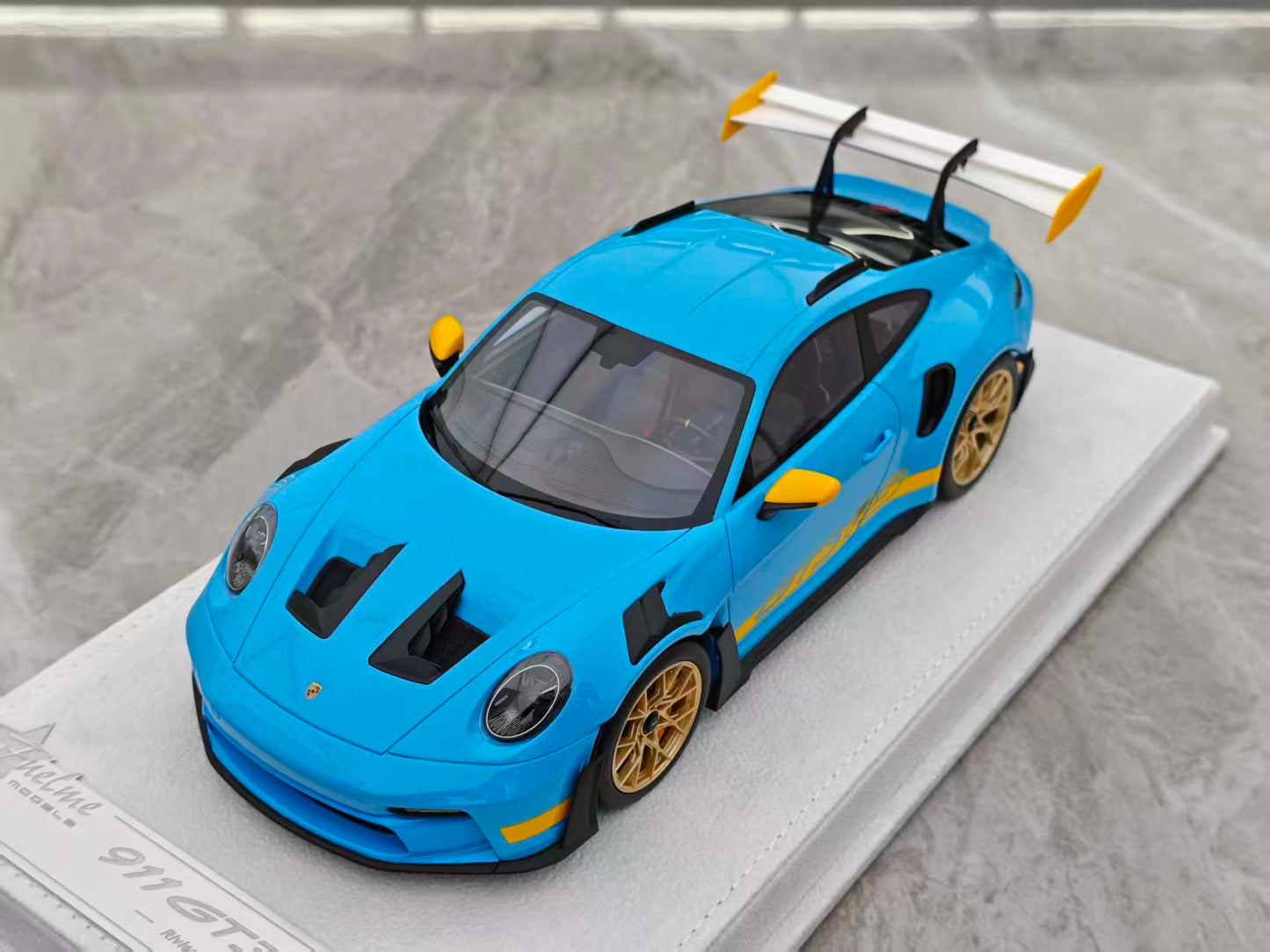 FuelMe 1/18 Porsche 992 GT3RS River Blue FM18009LM-11