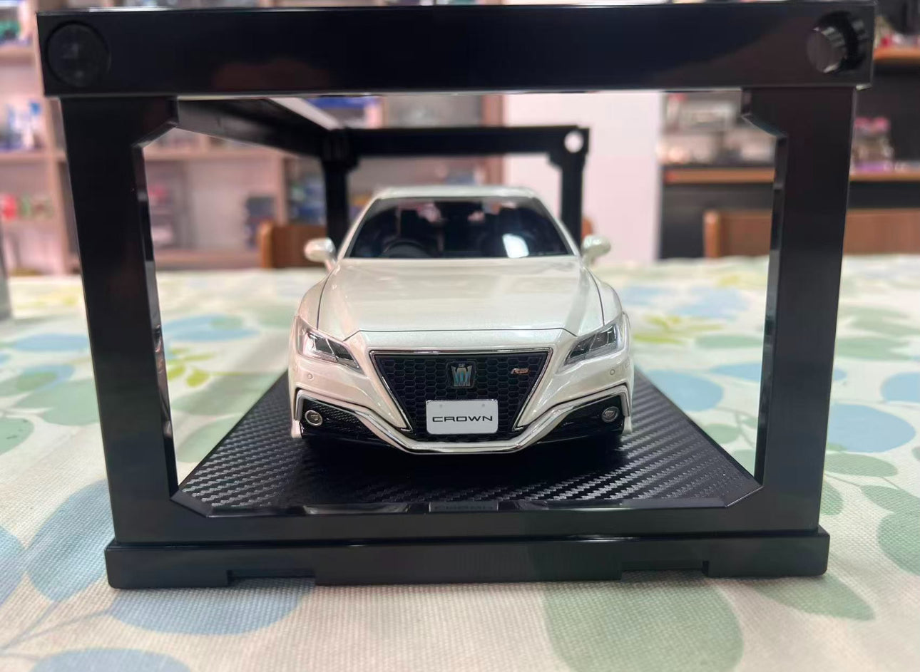Ignition Model 1/18 Toyota Crown White IG1677