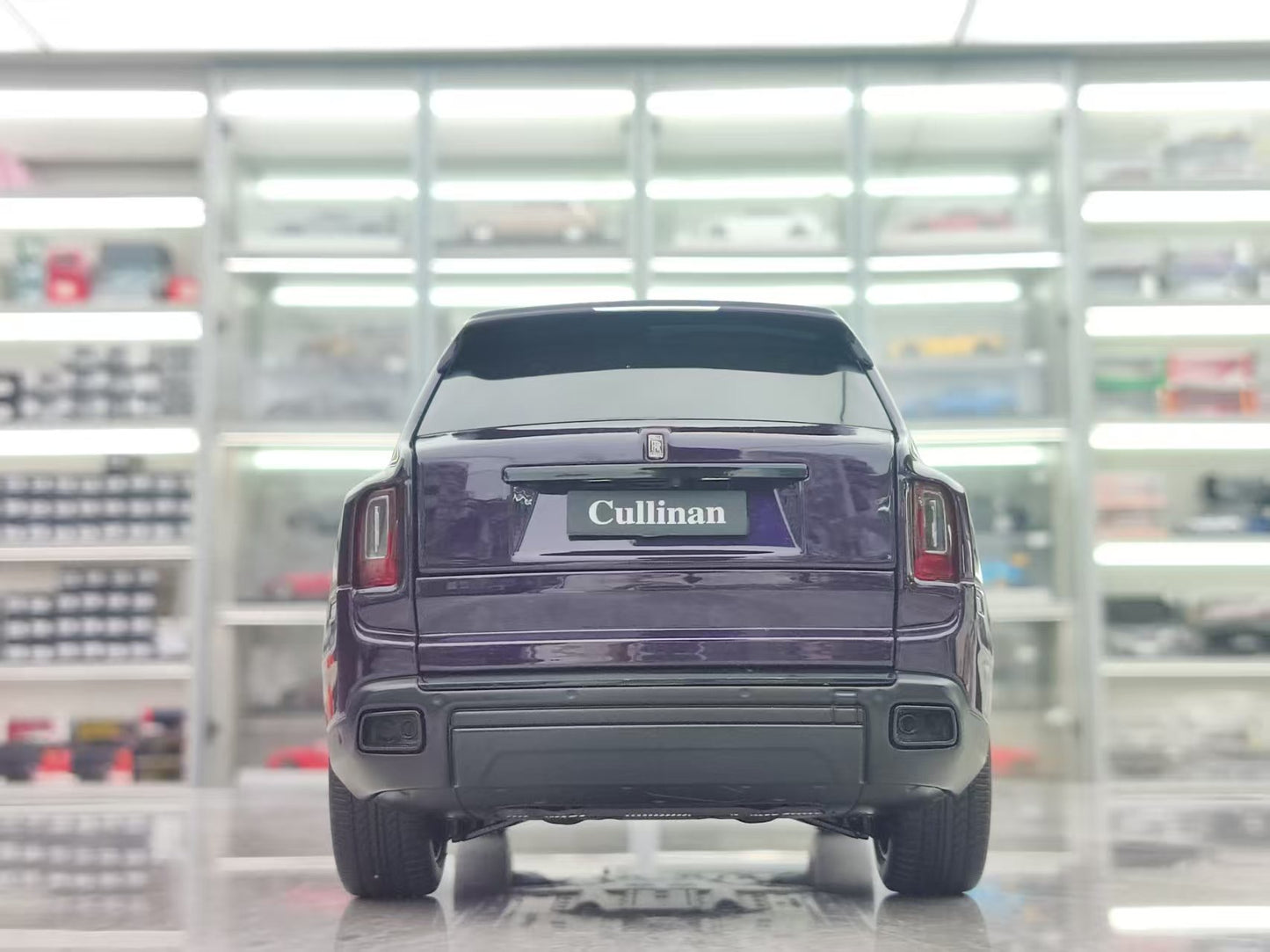ZP 1/18 Rolls-Royce Cullinan BB Fishing Seat Edition, Leather Suitcase Version, Metallic Purple ZP111