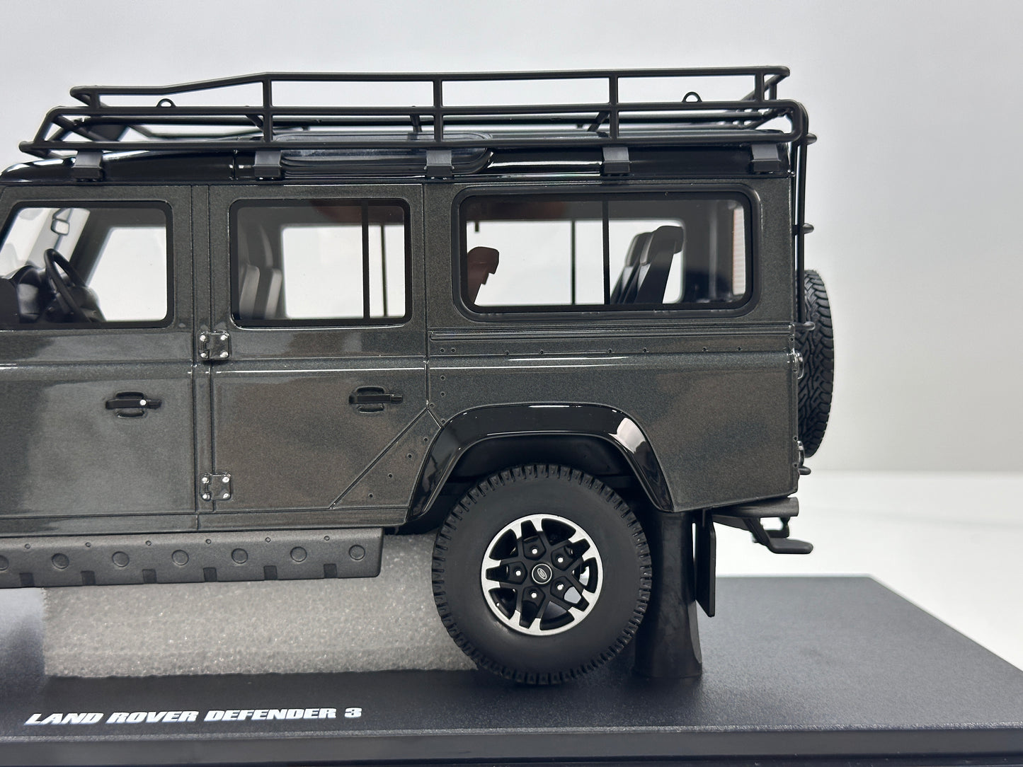 GT Spirit 1/18 Land Rover Defender 110 SW Adventure Edition - Grey (GT968)