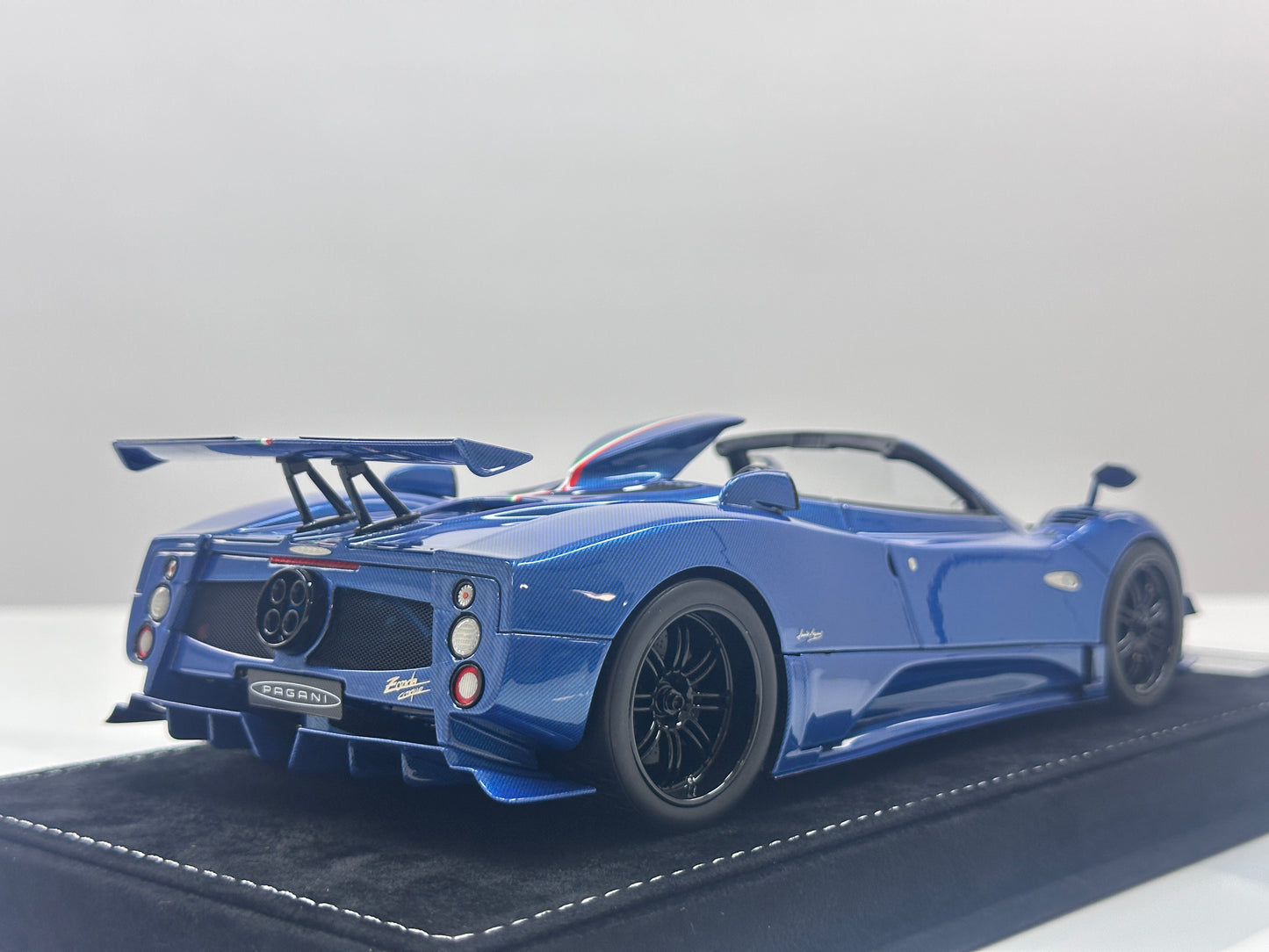 HH Model 1/18 Pagani Zonda Cinque Roadster Blue Full Carbon