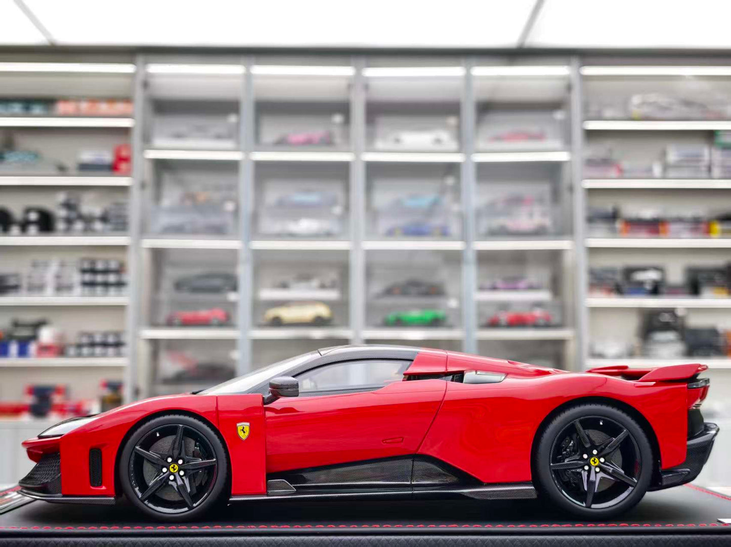 MR 1/18 Ferrari F80 Hardtop Standard Red FE045F