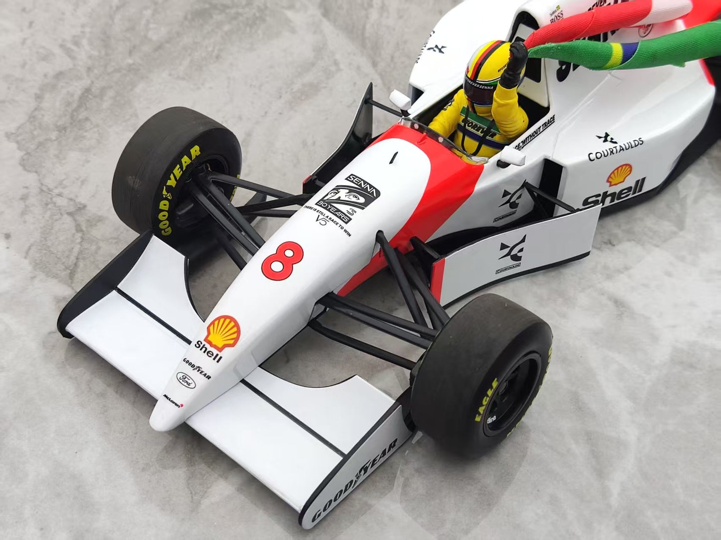 MINICHAMPS 1/18 McLaren FORD MP4/8 - SEBASTIAN VETTEL - Includes figure and flag, red and white livery 530931805