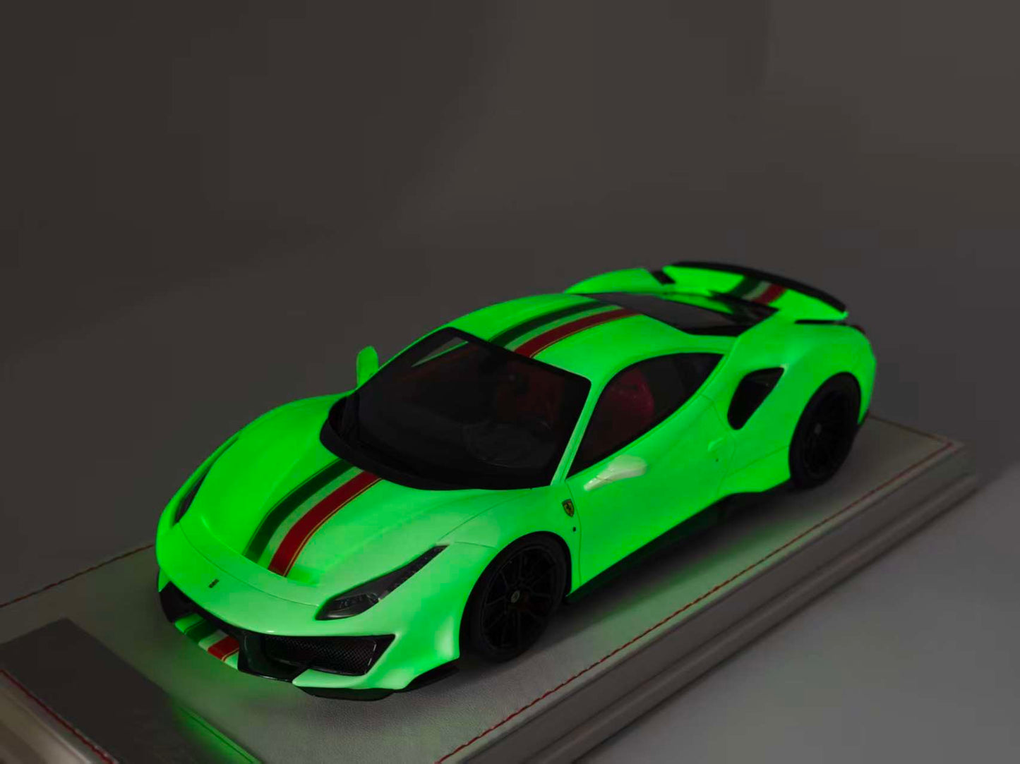 GH MODEL 1/18 Ferrari Novitec 488pista Glowing Green GH008